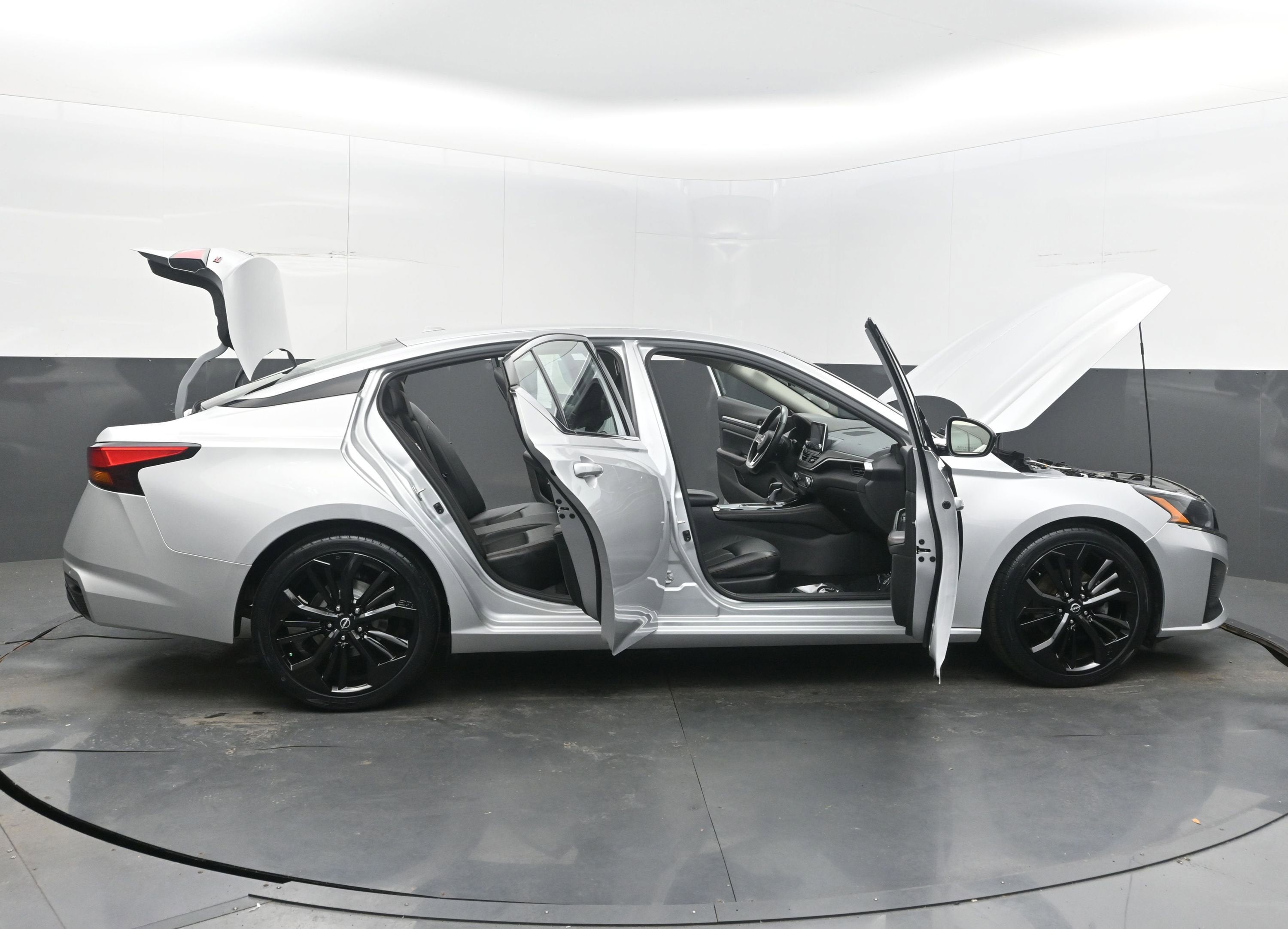 2024 Nissan ALTIMA SR