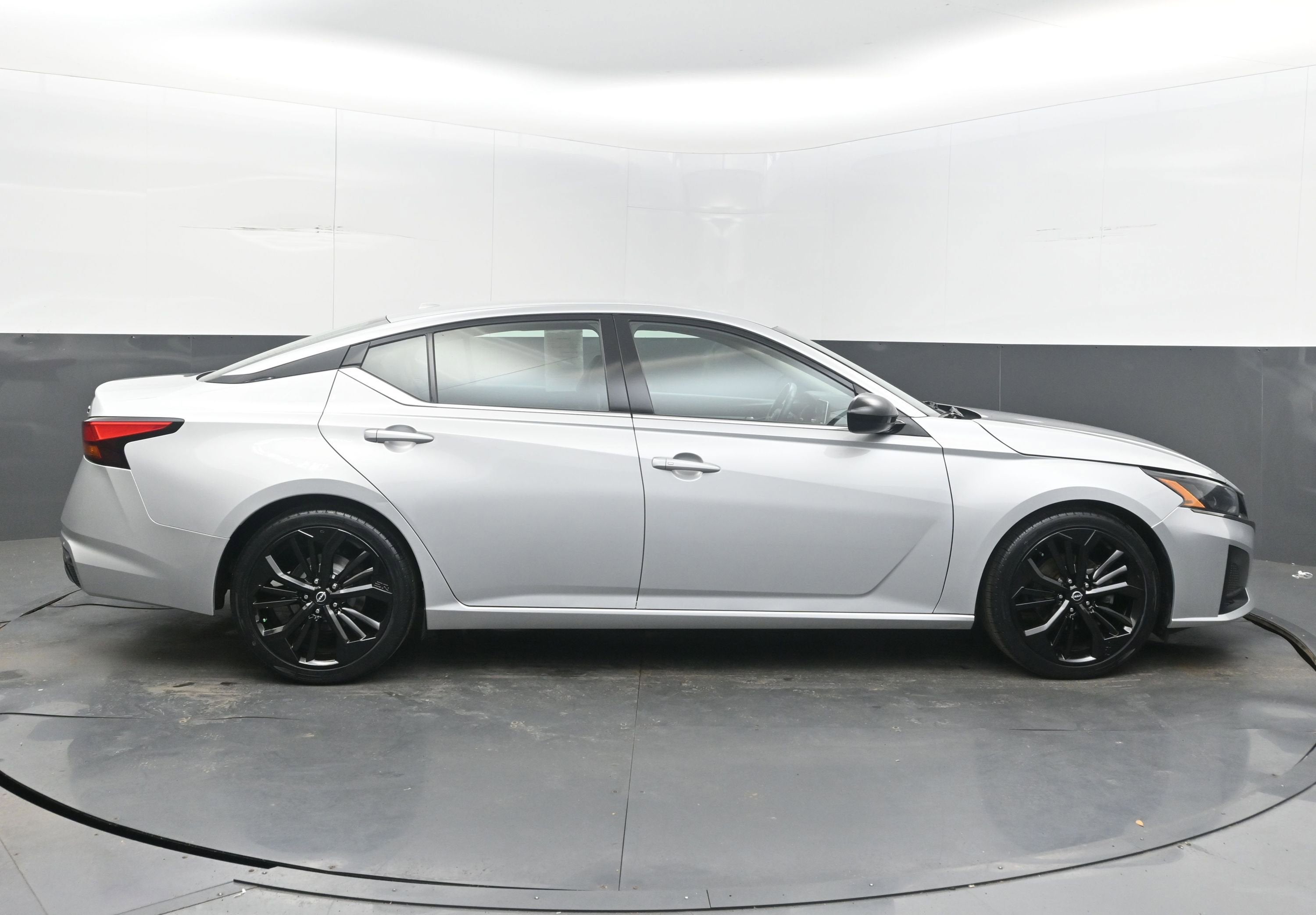 2024 Nissan ALTIMA SR