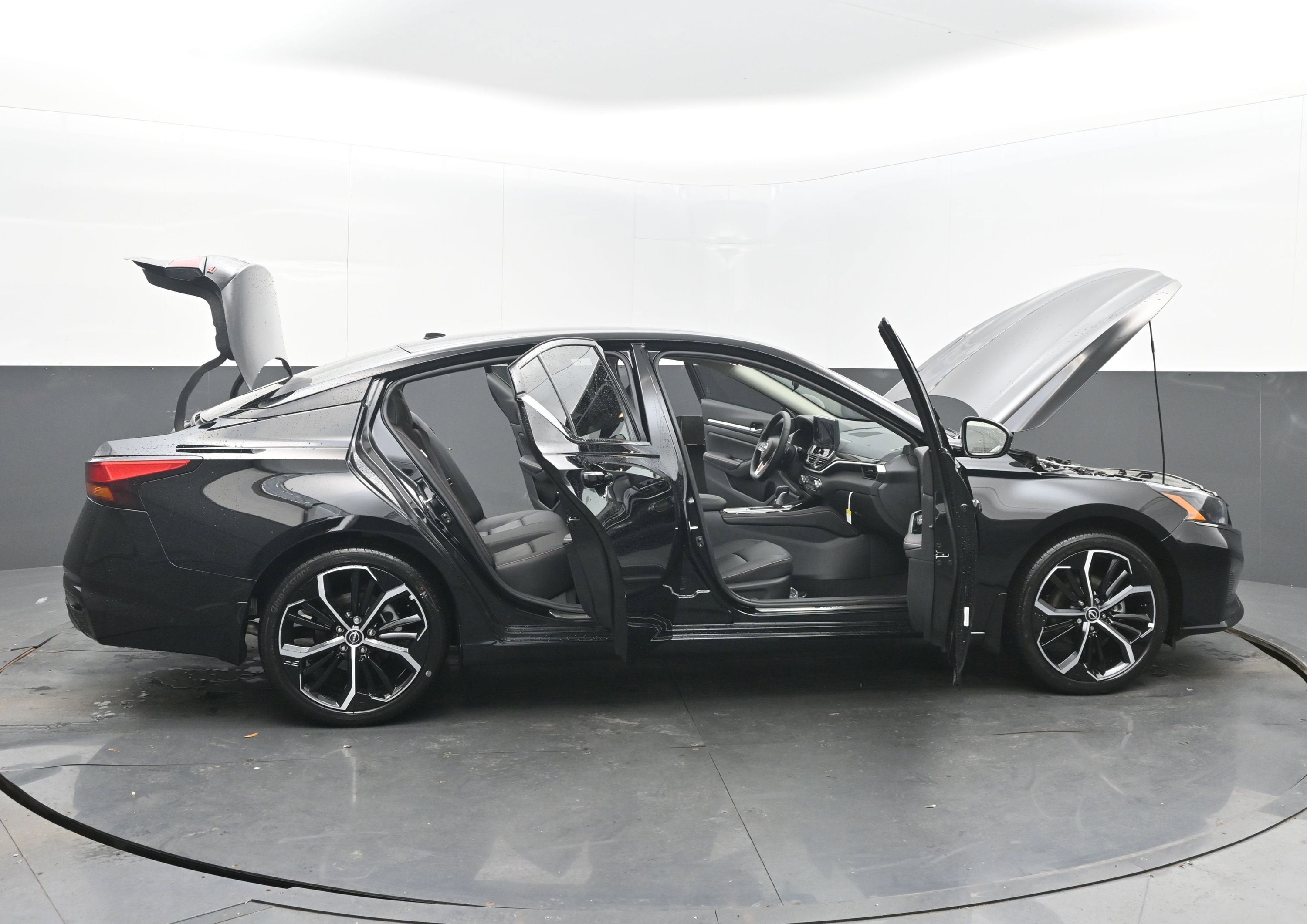 2025 Nissan ALTIMA SR