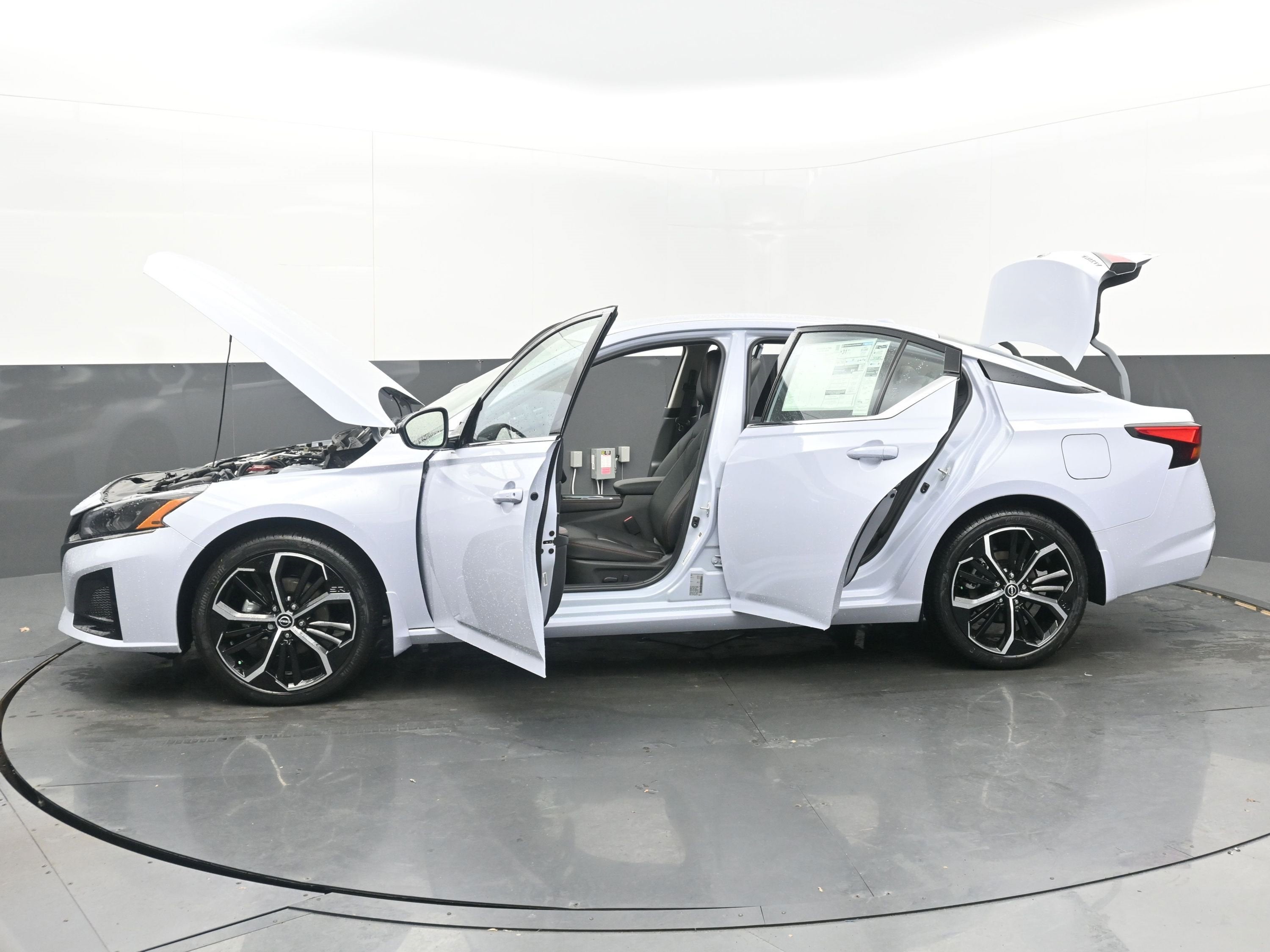 2025 Nissan ALTIMA SR