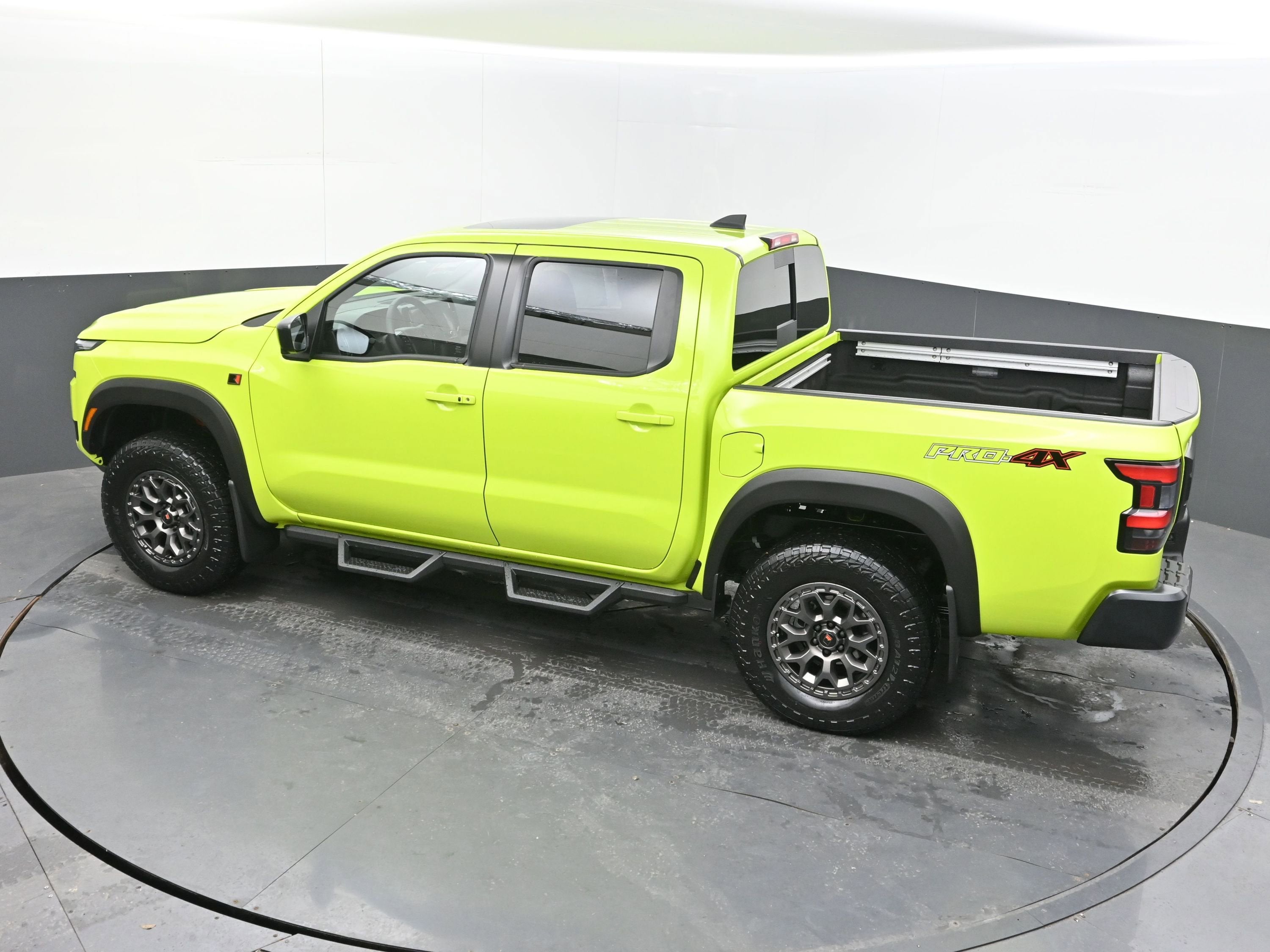 2026 Nissan FRONTIER PRO-4X w/R Package