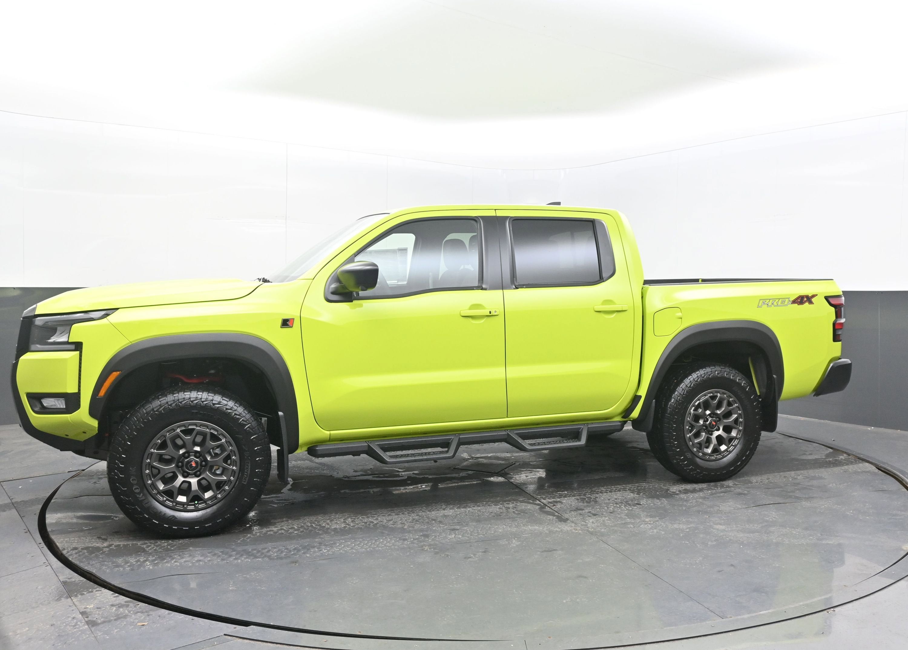 2026 Nissan FRONTIER PRO-4X w/R Package