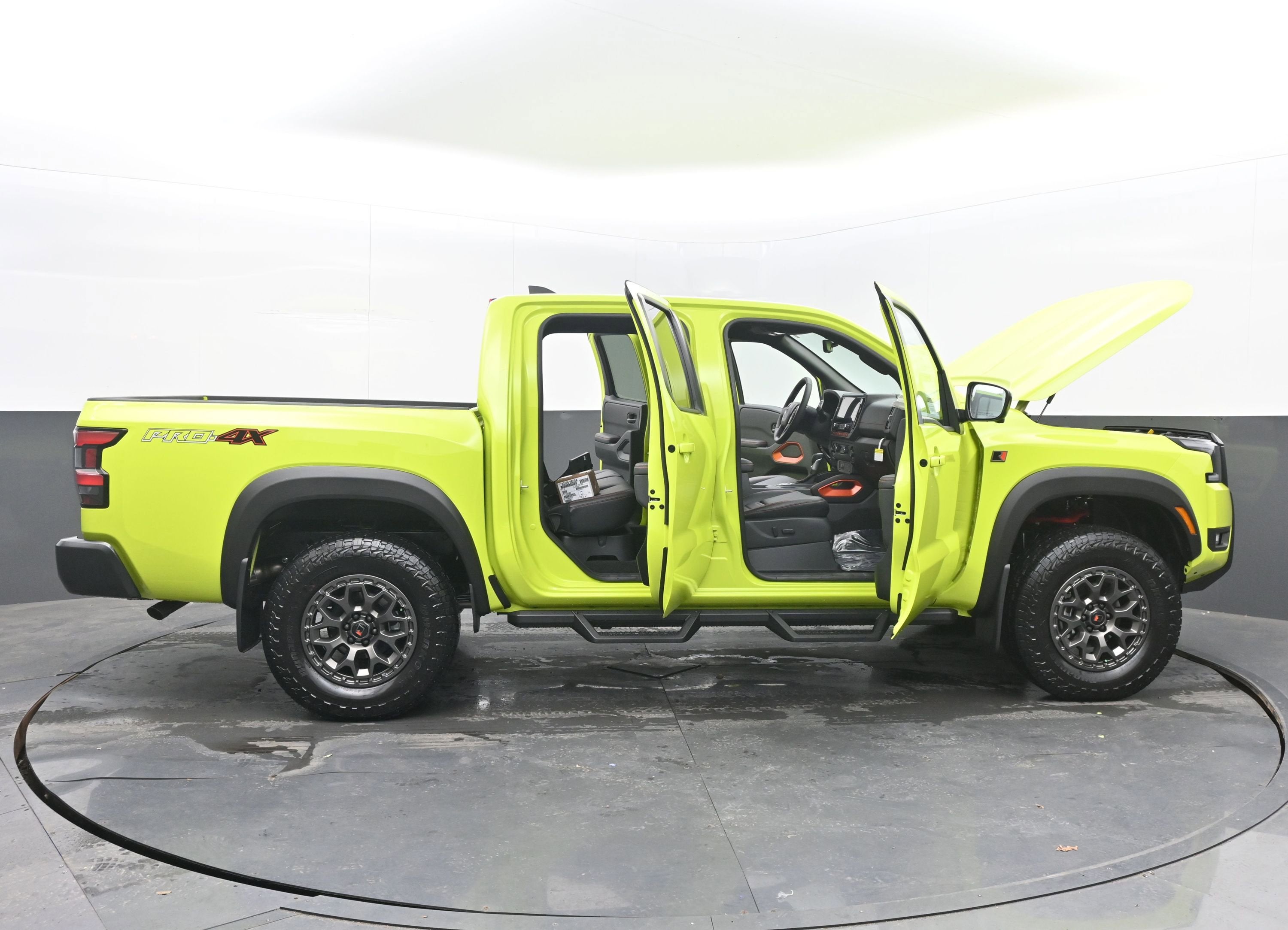 2026 Nissan FRONTIER PRO-4X w/R Package