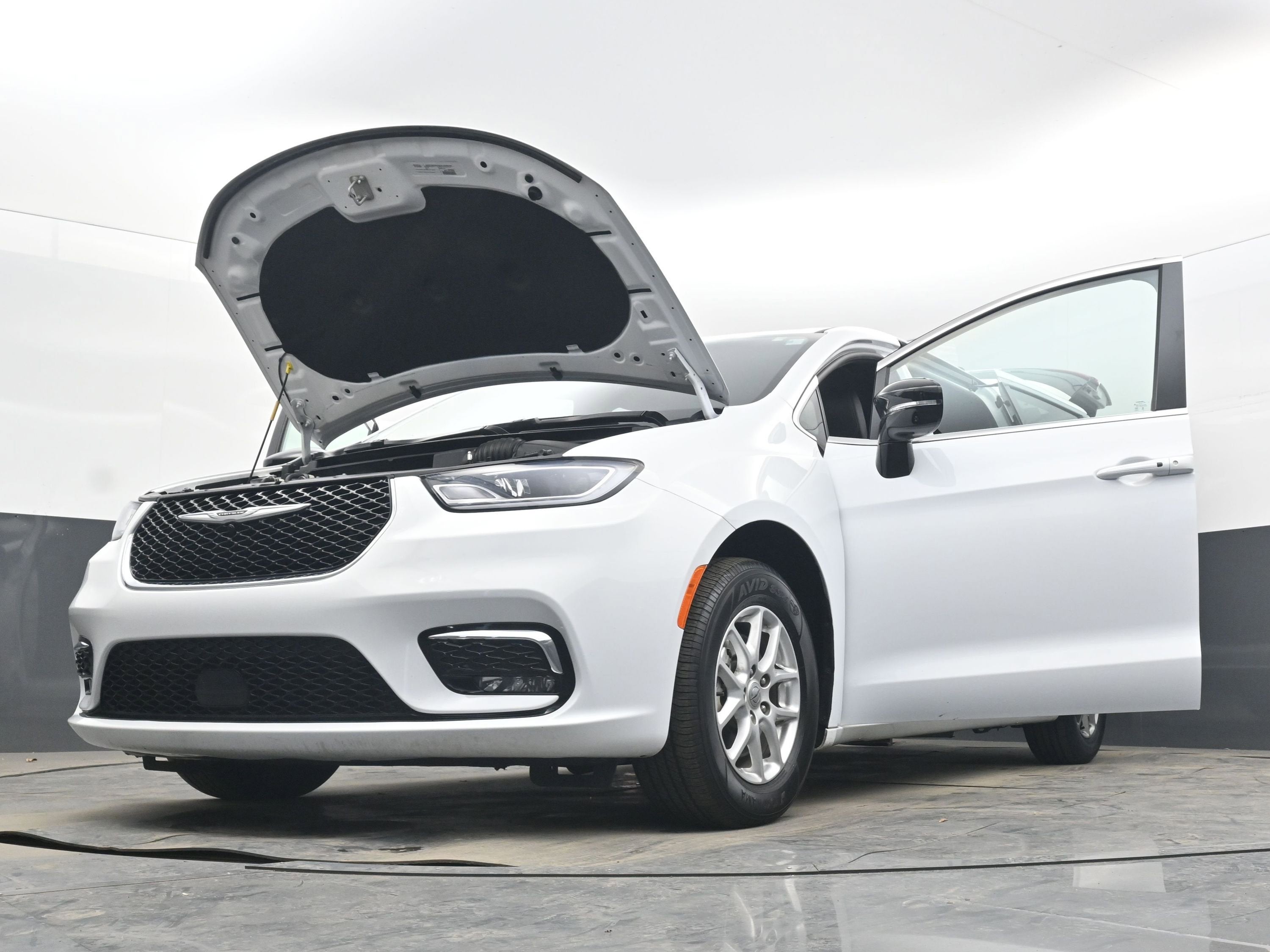 2025 Chrysler Pacifica Select