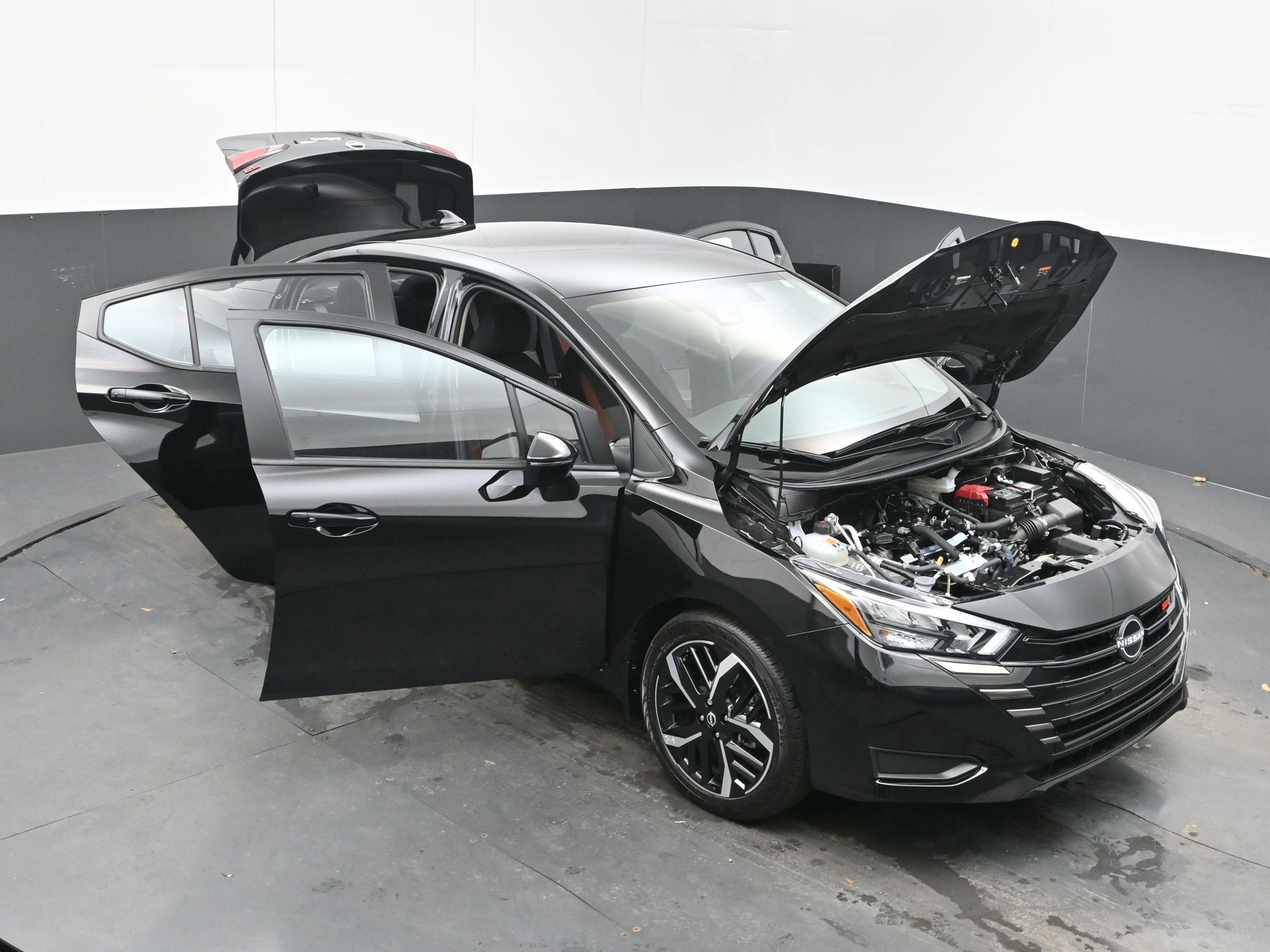 2025 Nissan Versa SR