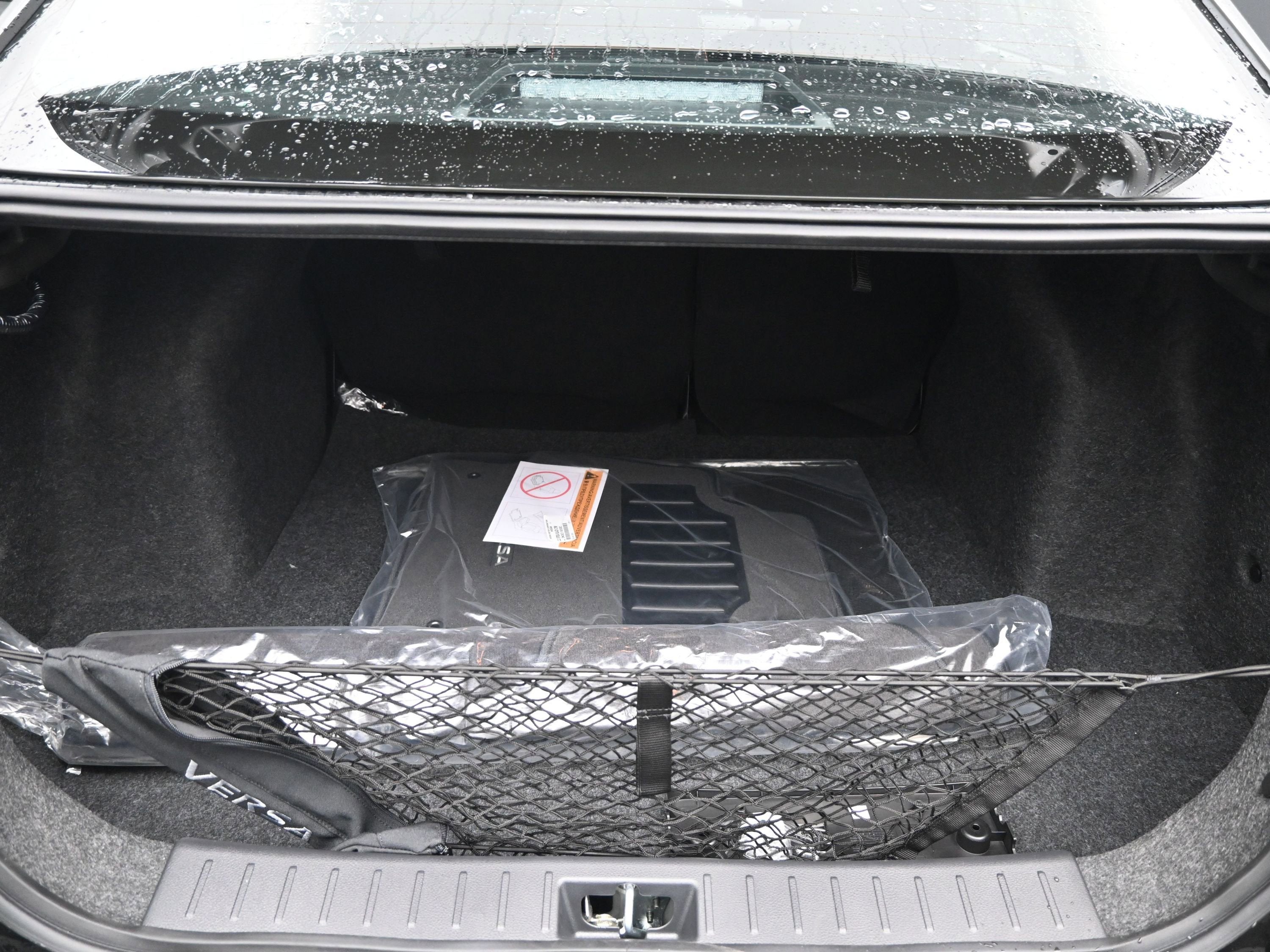 2025 Nissan VERSA SR