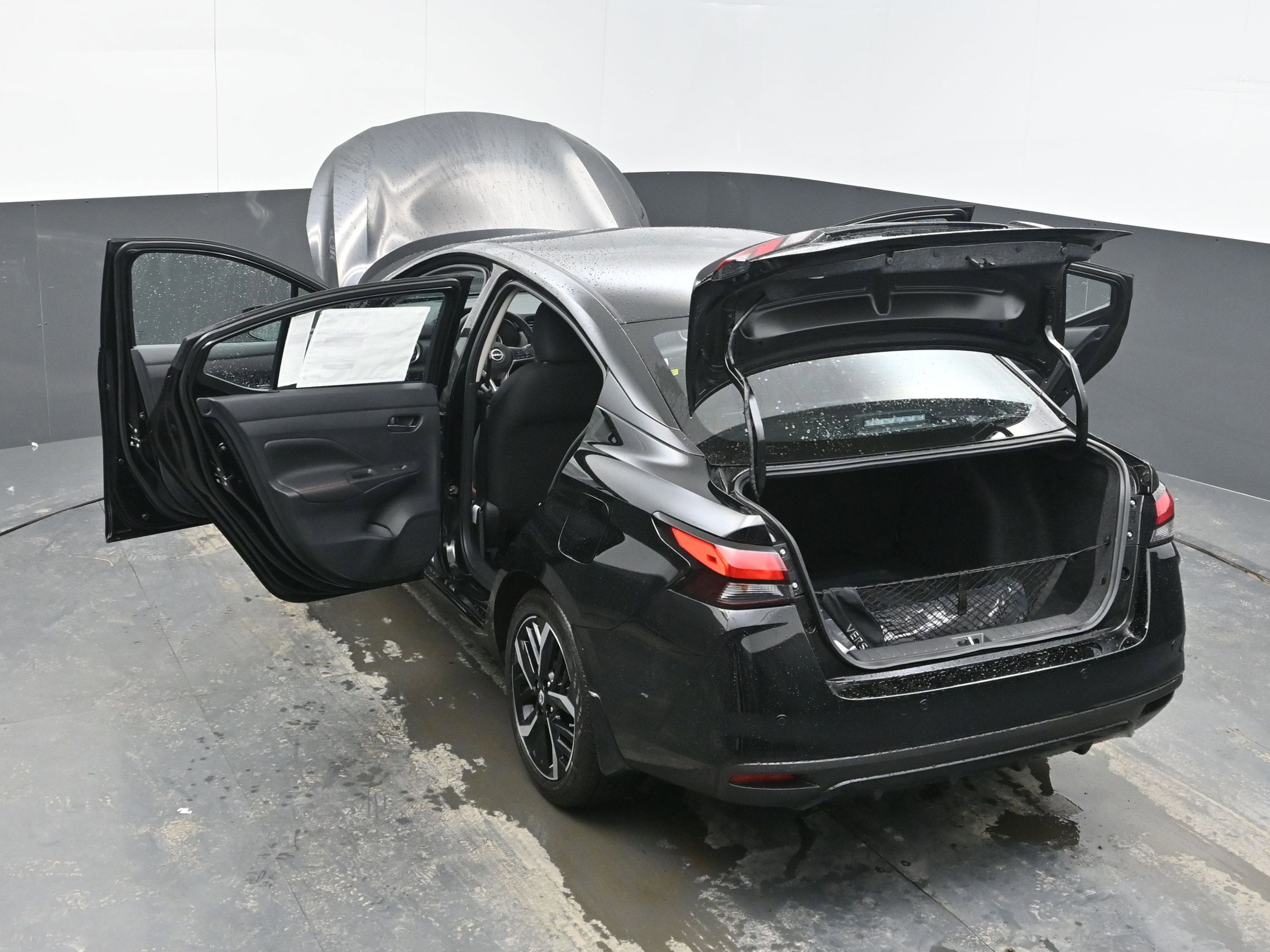 2025 Nissan VERSA SR