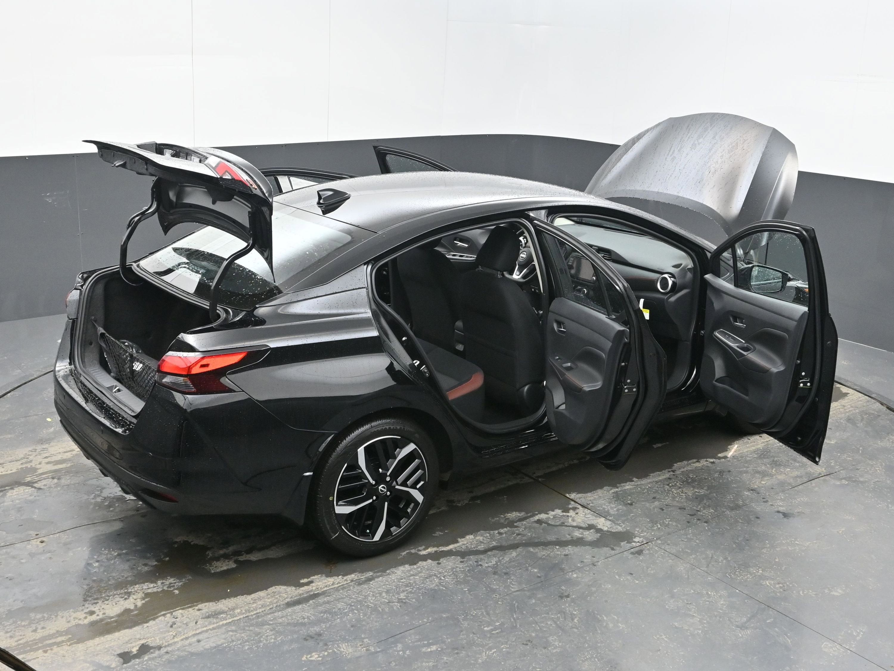 2025 Nissan VERSA SR