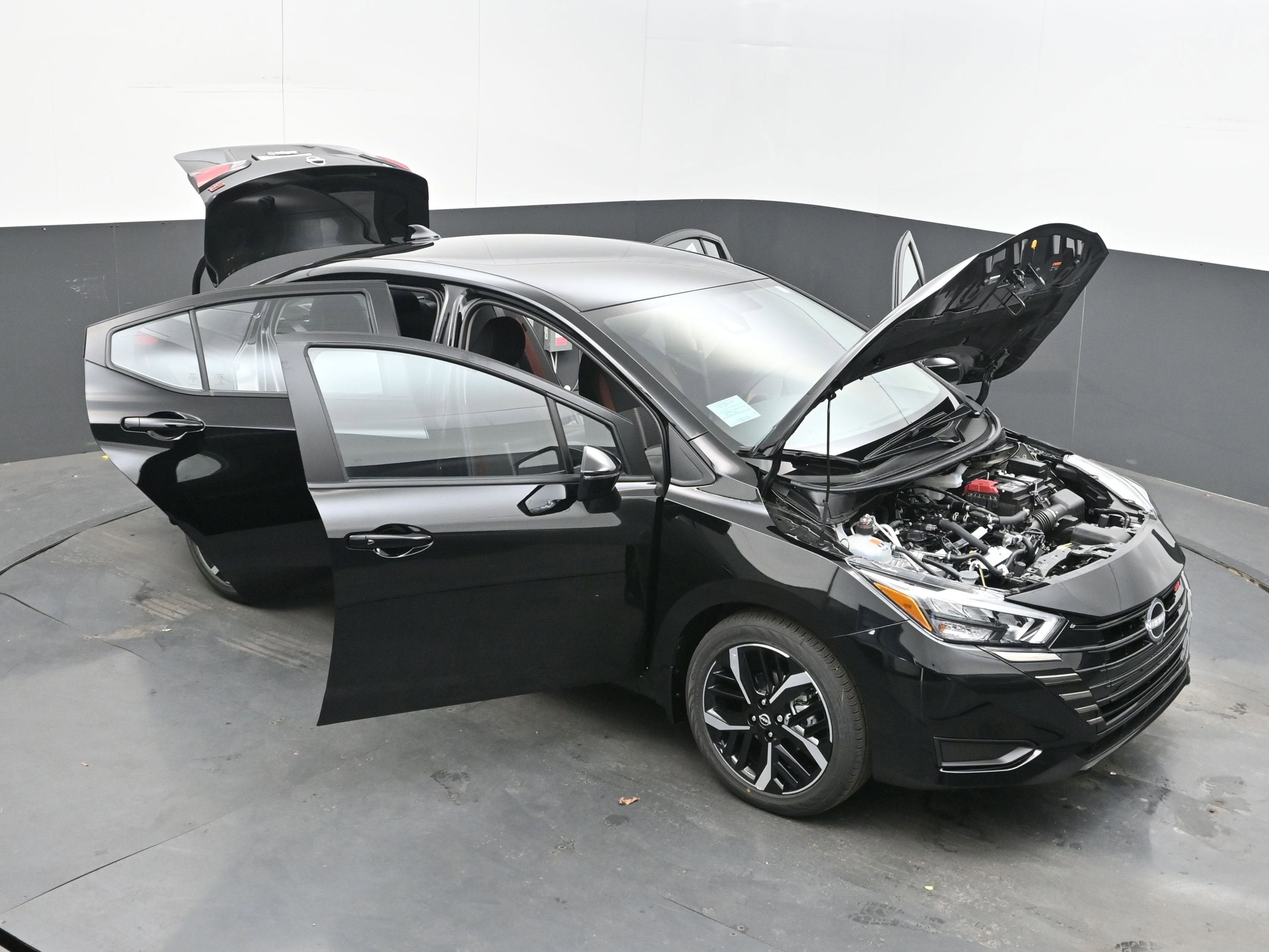 2025 Nissan VERSA SR