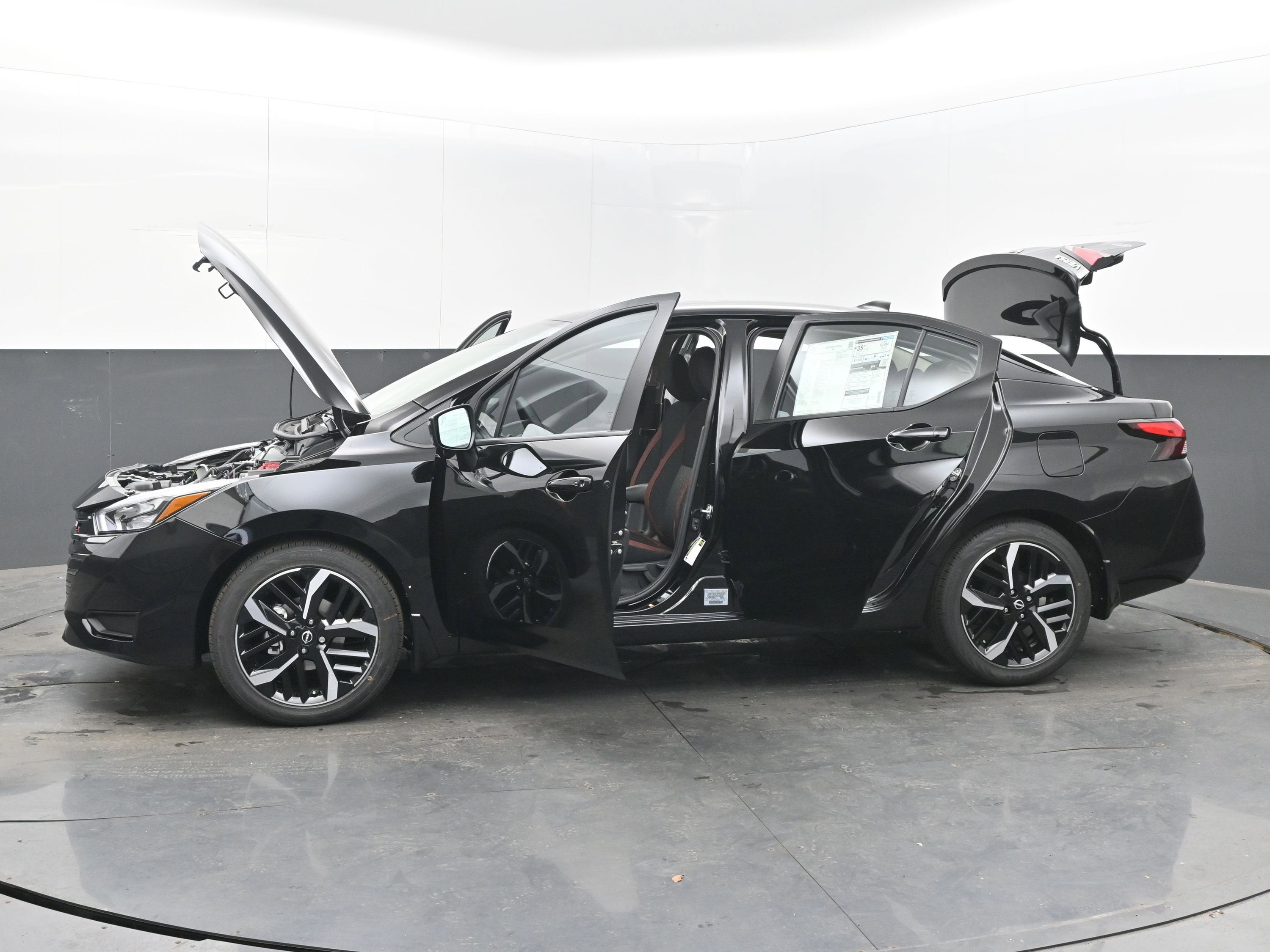 2025 Nissan VERSA SR