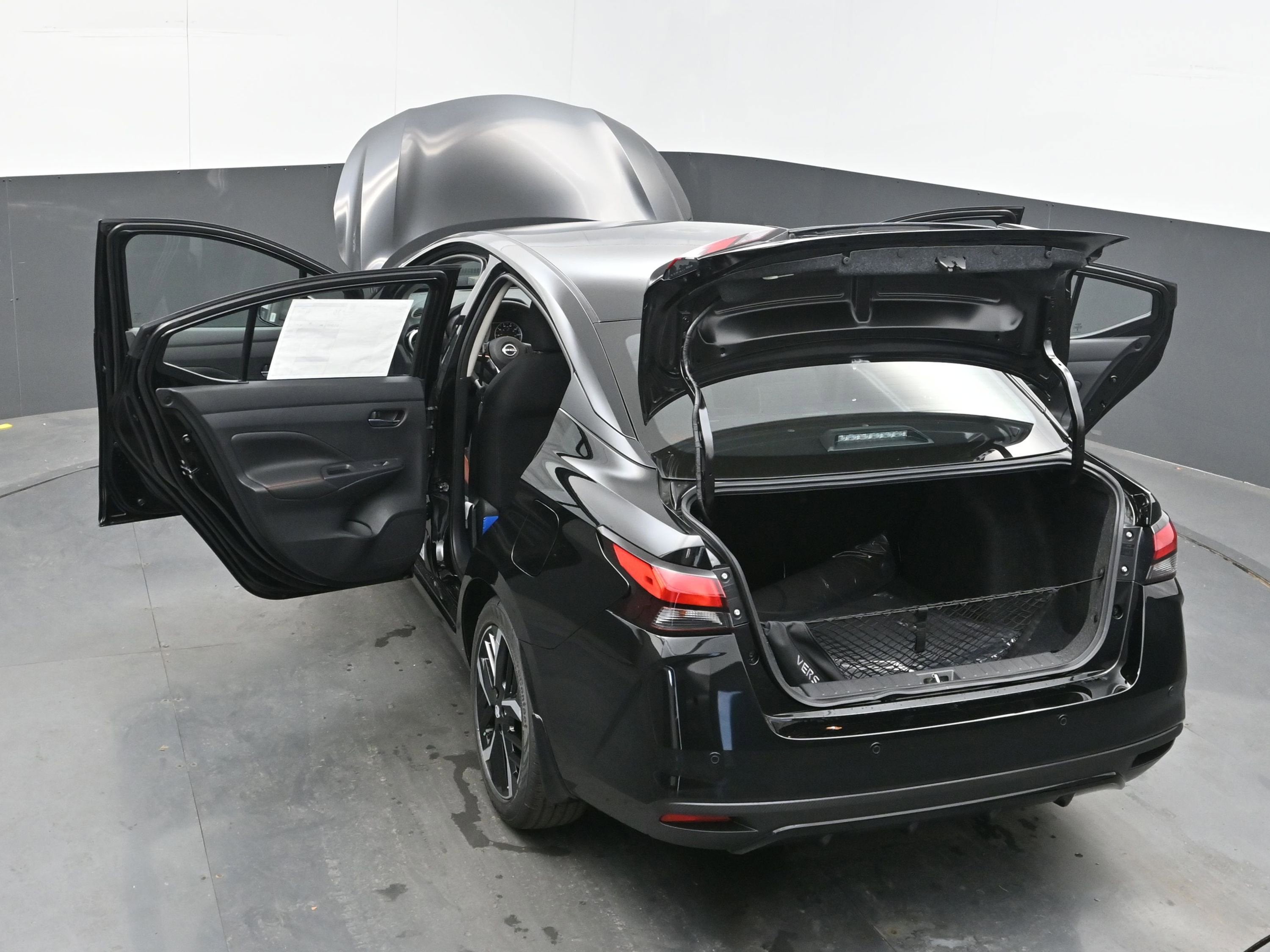 2025 Nissan VERSA SR