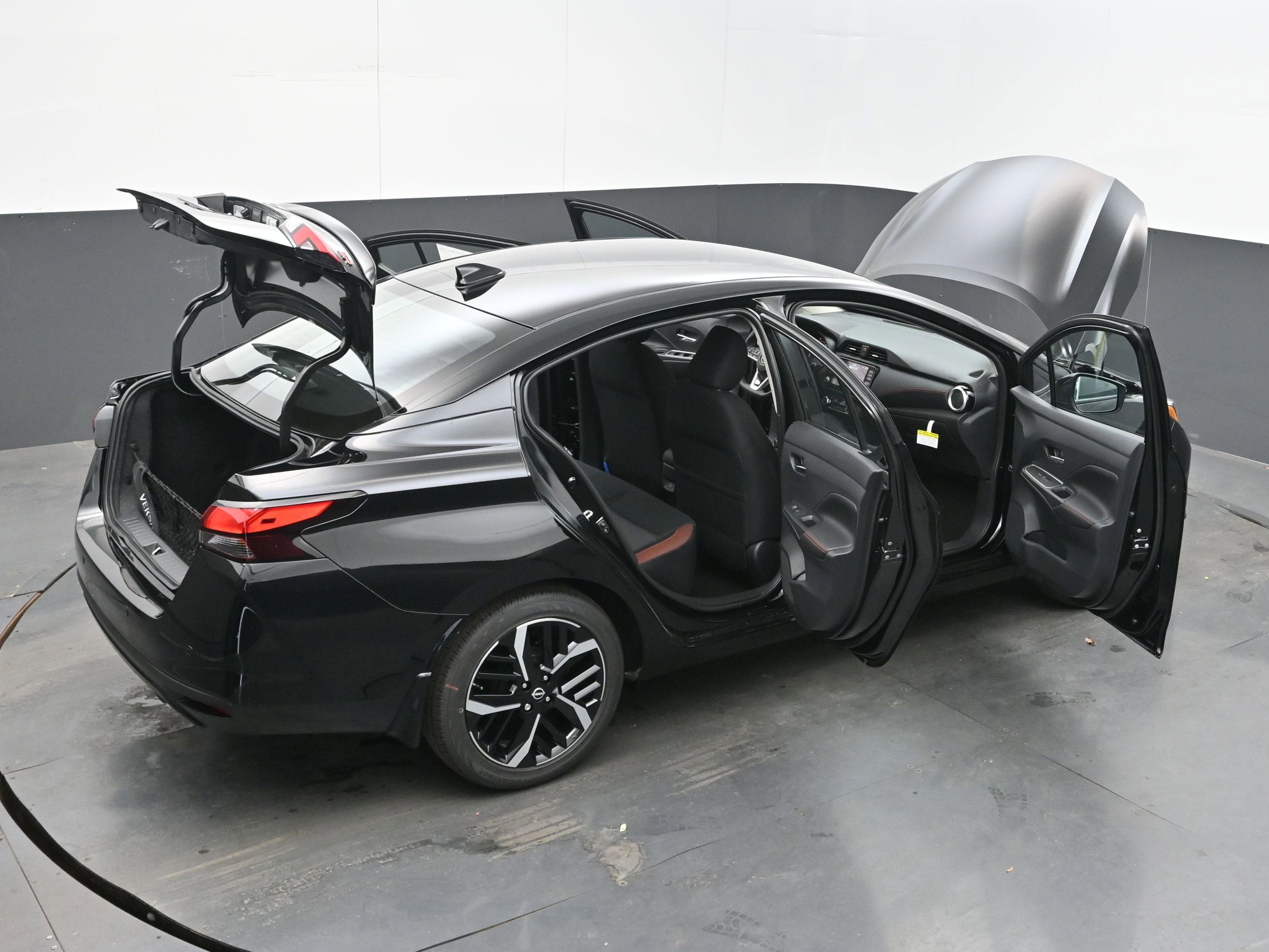 2025 Nissan VERSA SR