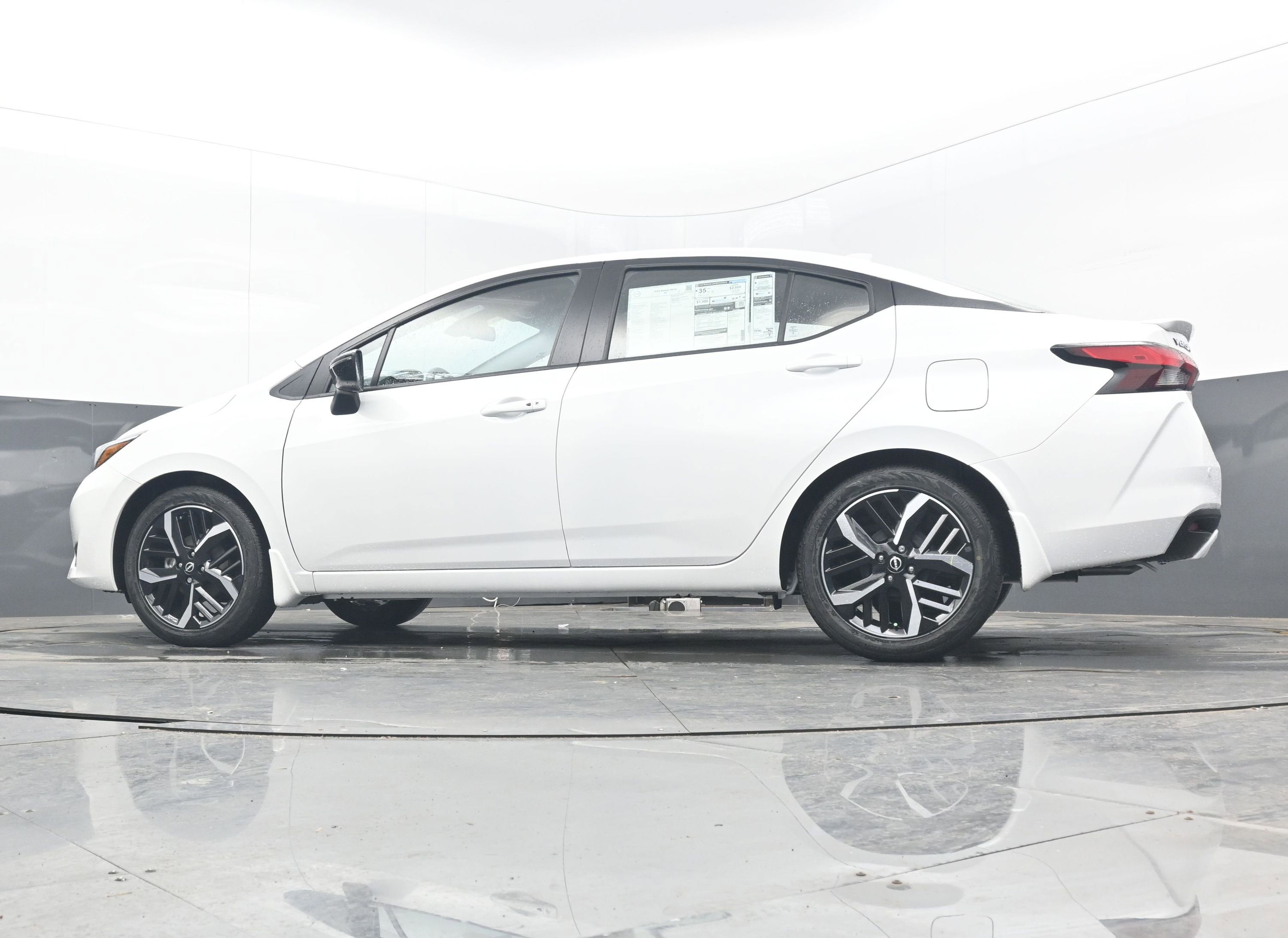 2025 Nissan VERSA SR