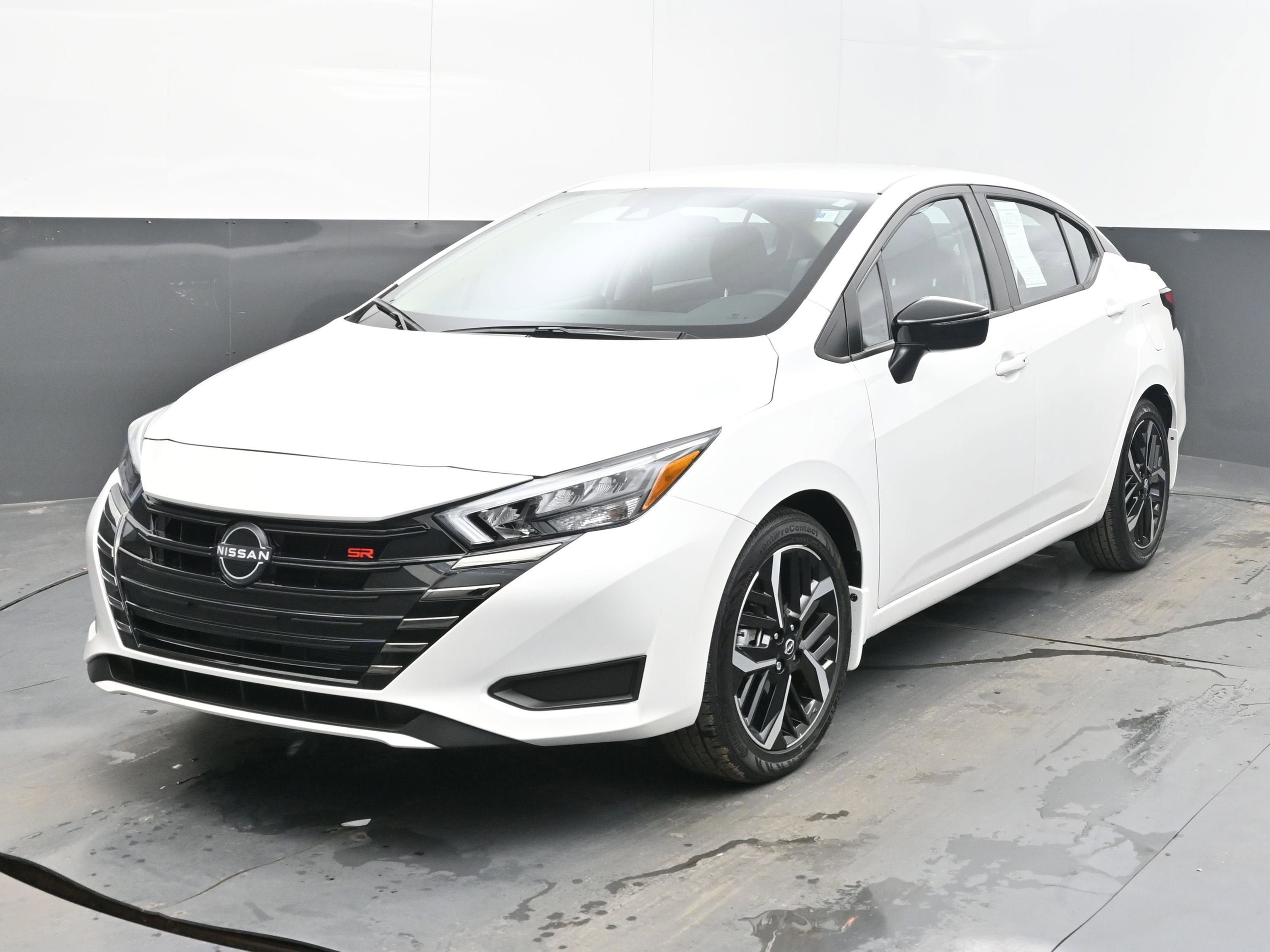 2025 Nissan Versa SR