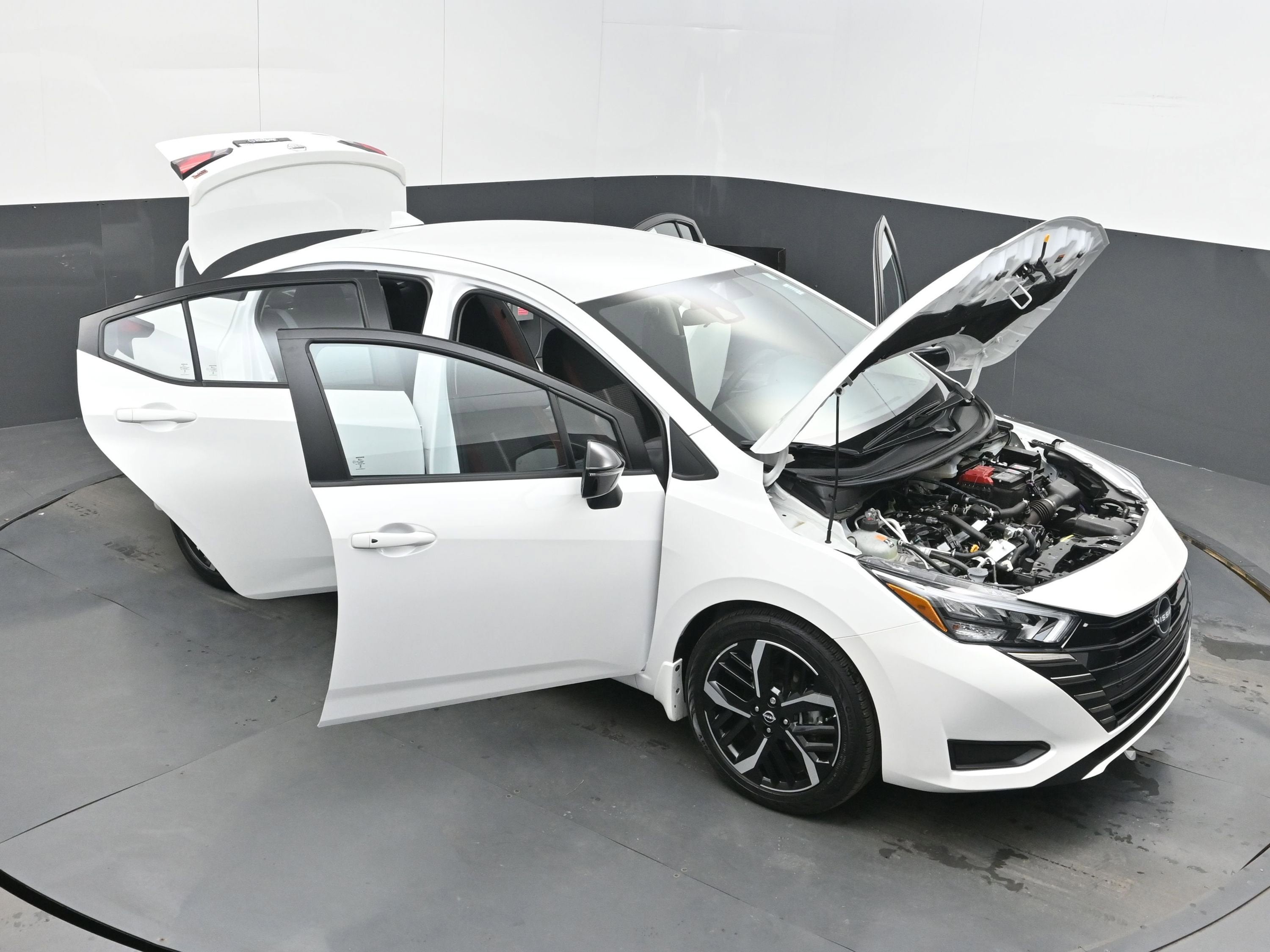 2025 Nissan Versa SR