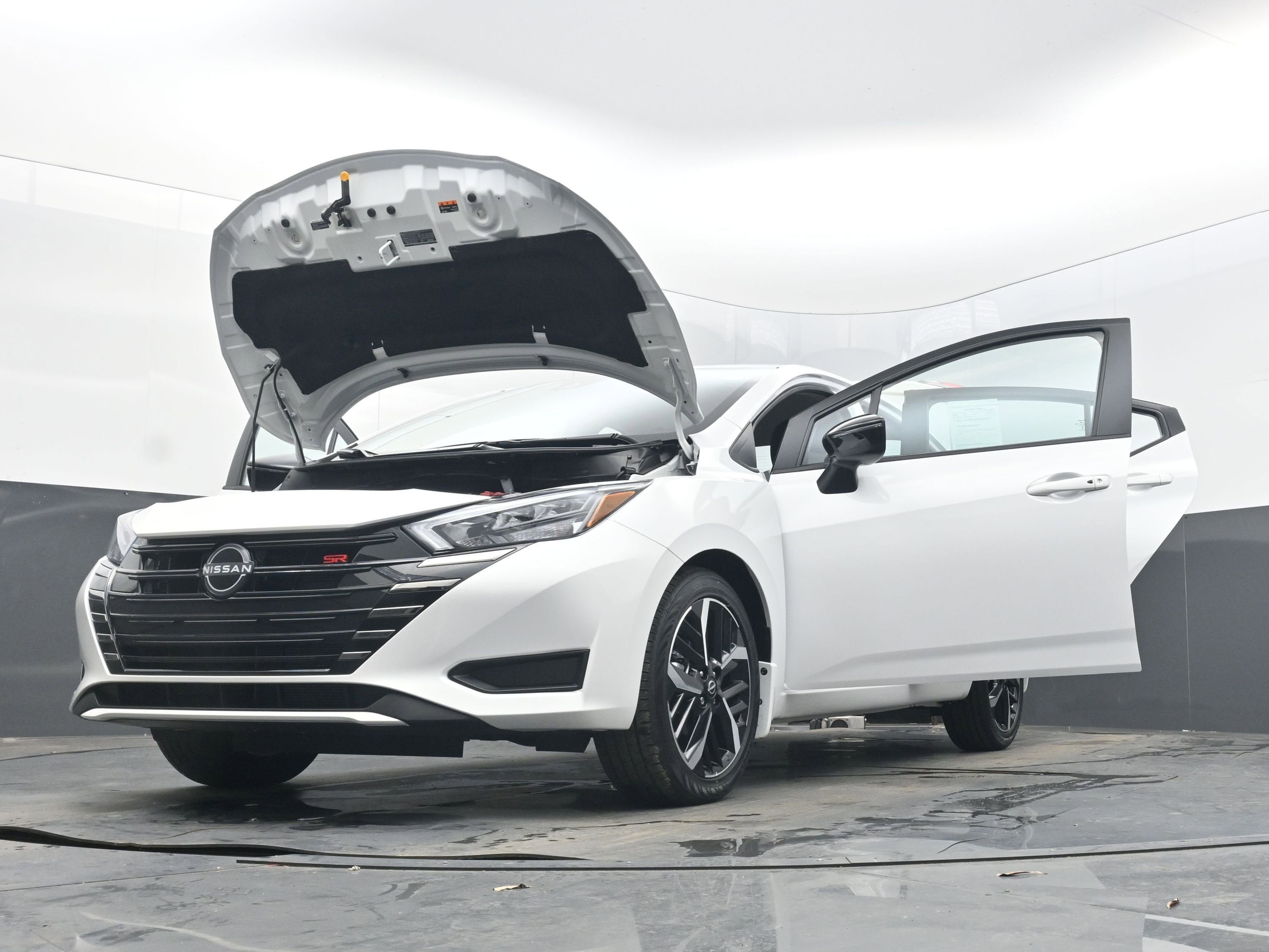 2025 Nissan Versa SR