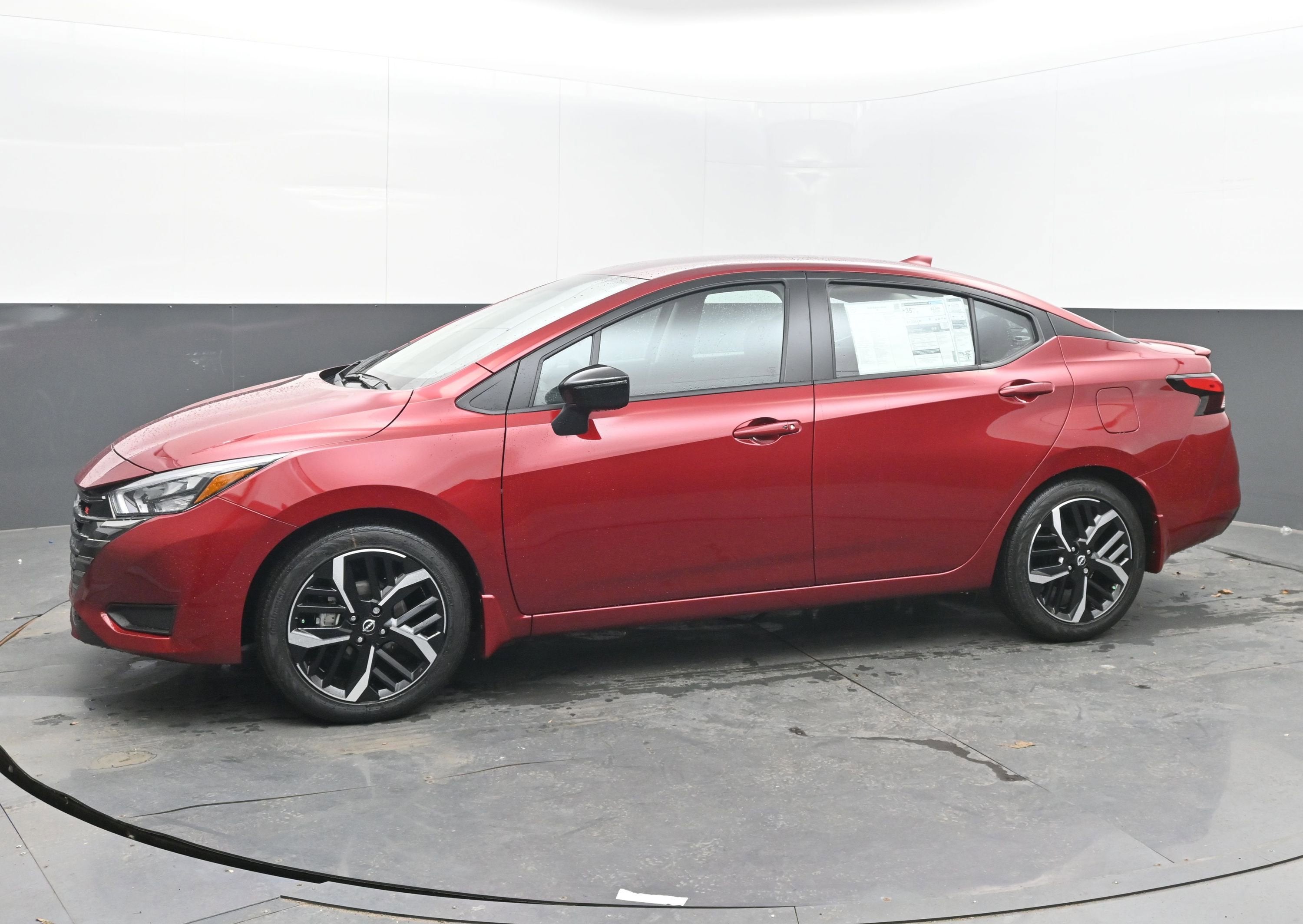 2025 Nissan VERSA SR