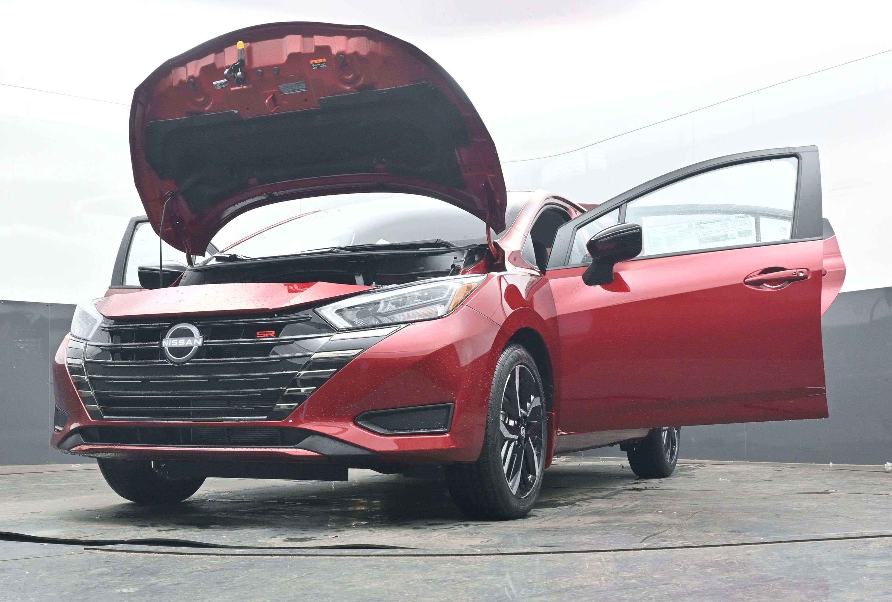 2025 Nissan VERSA SR