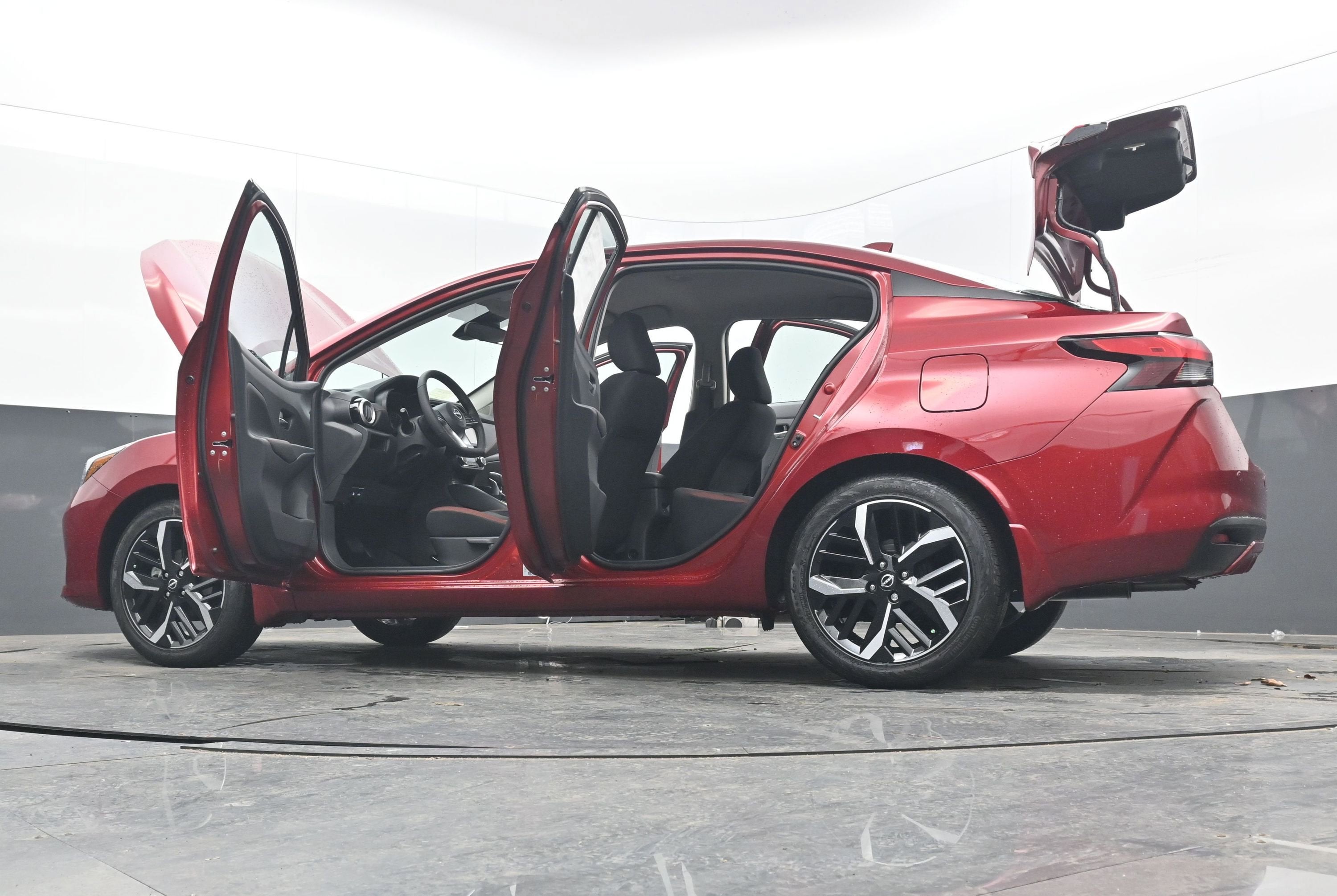 2025 Nissan VERSA SR