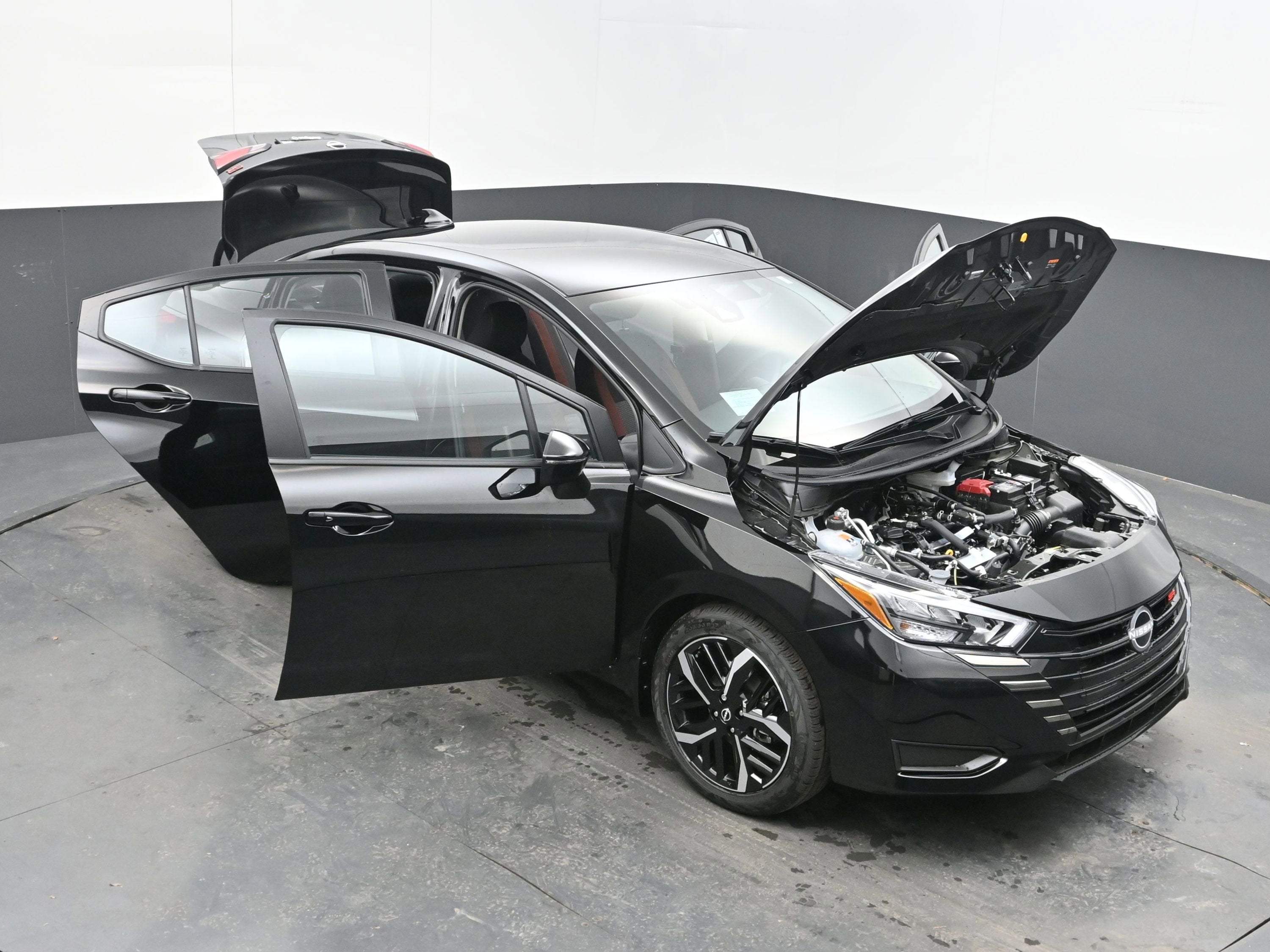 2025 Nissan VERSA SR