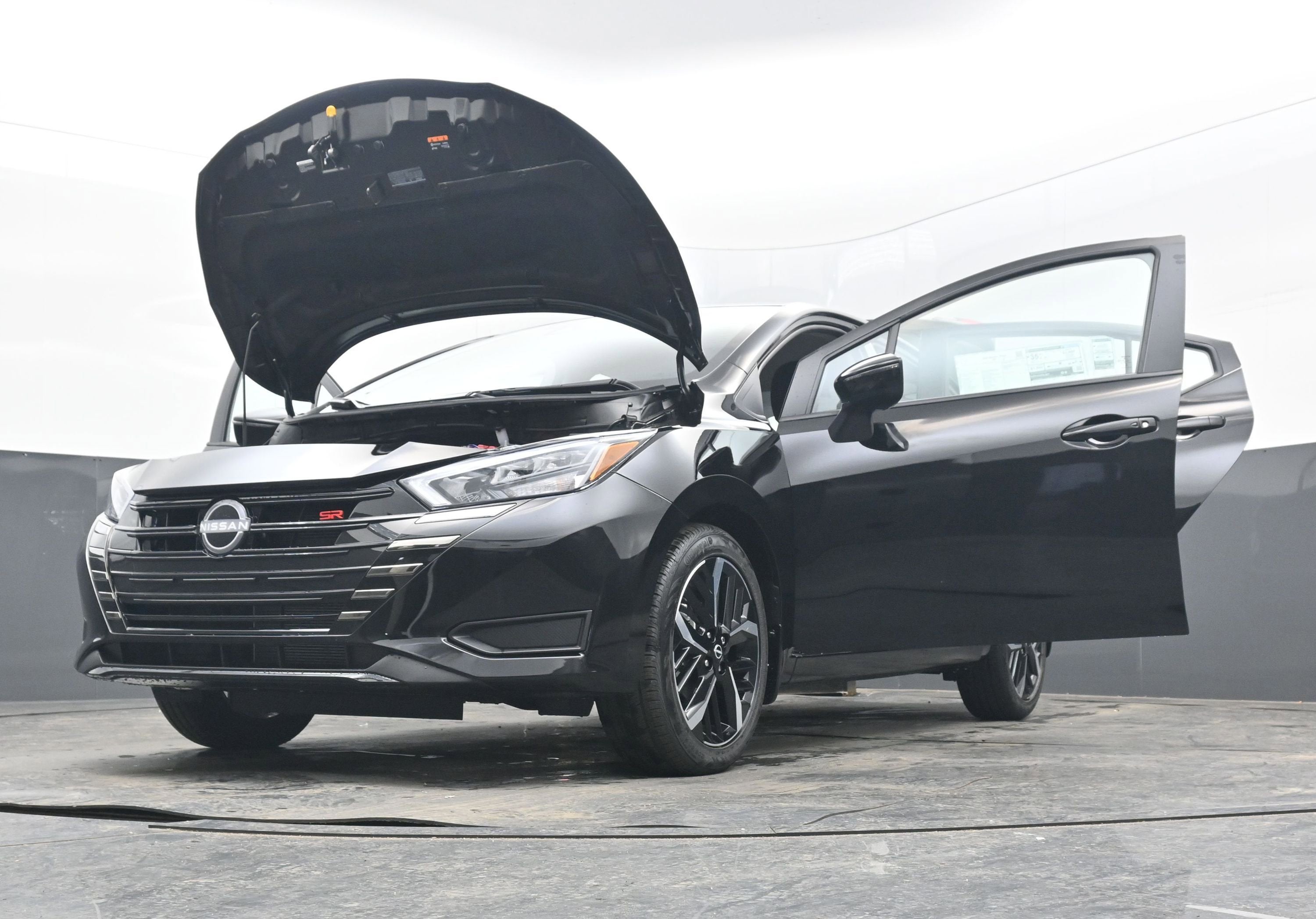 2025 Nissan VERSA SR