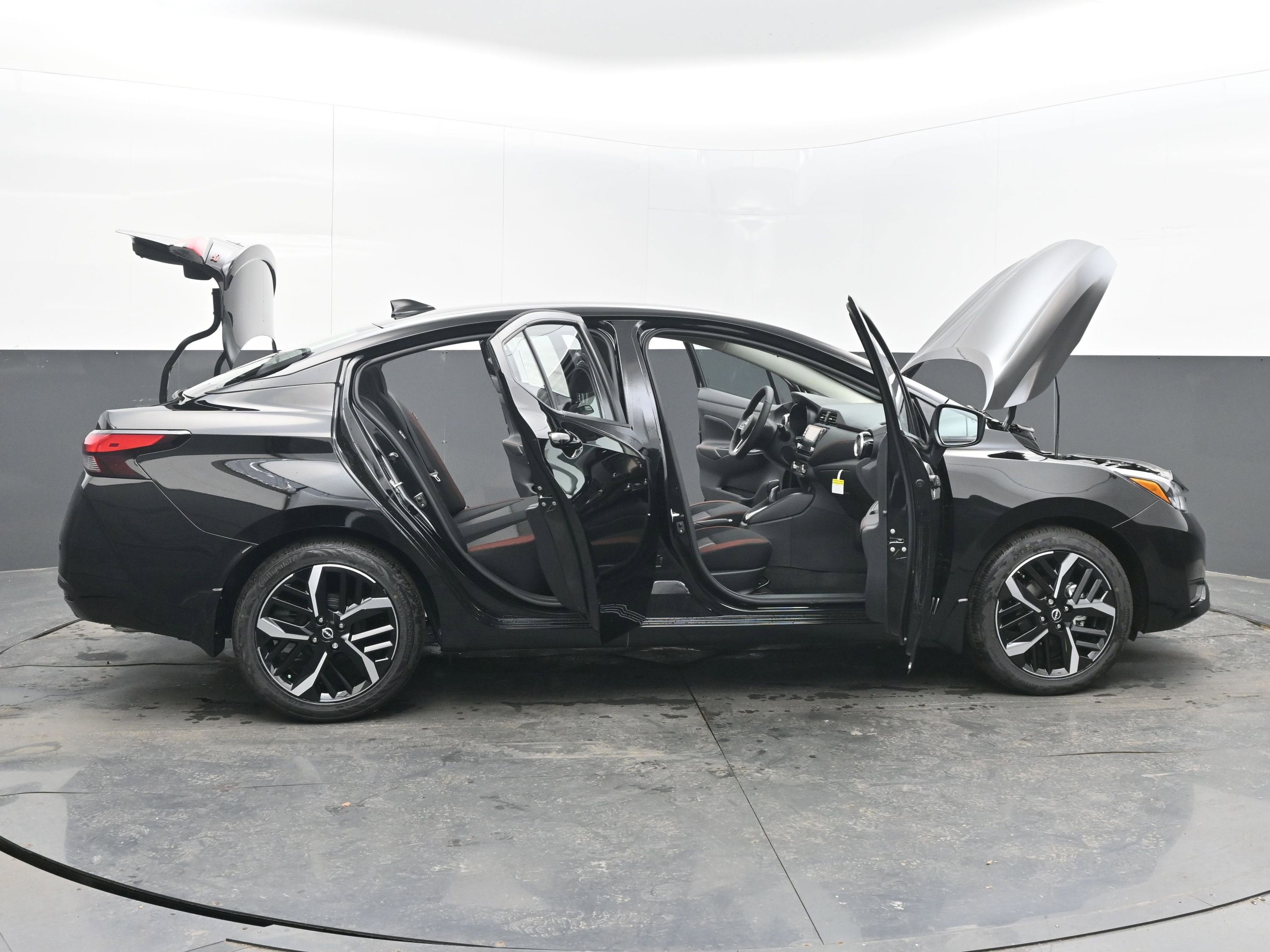 2025 Nissan VERSA SR