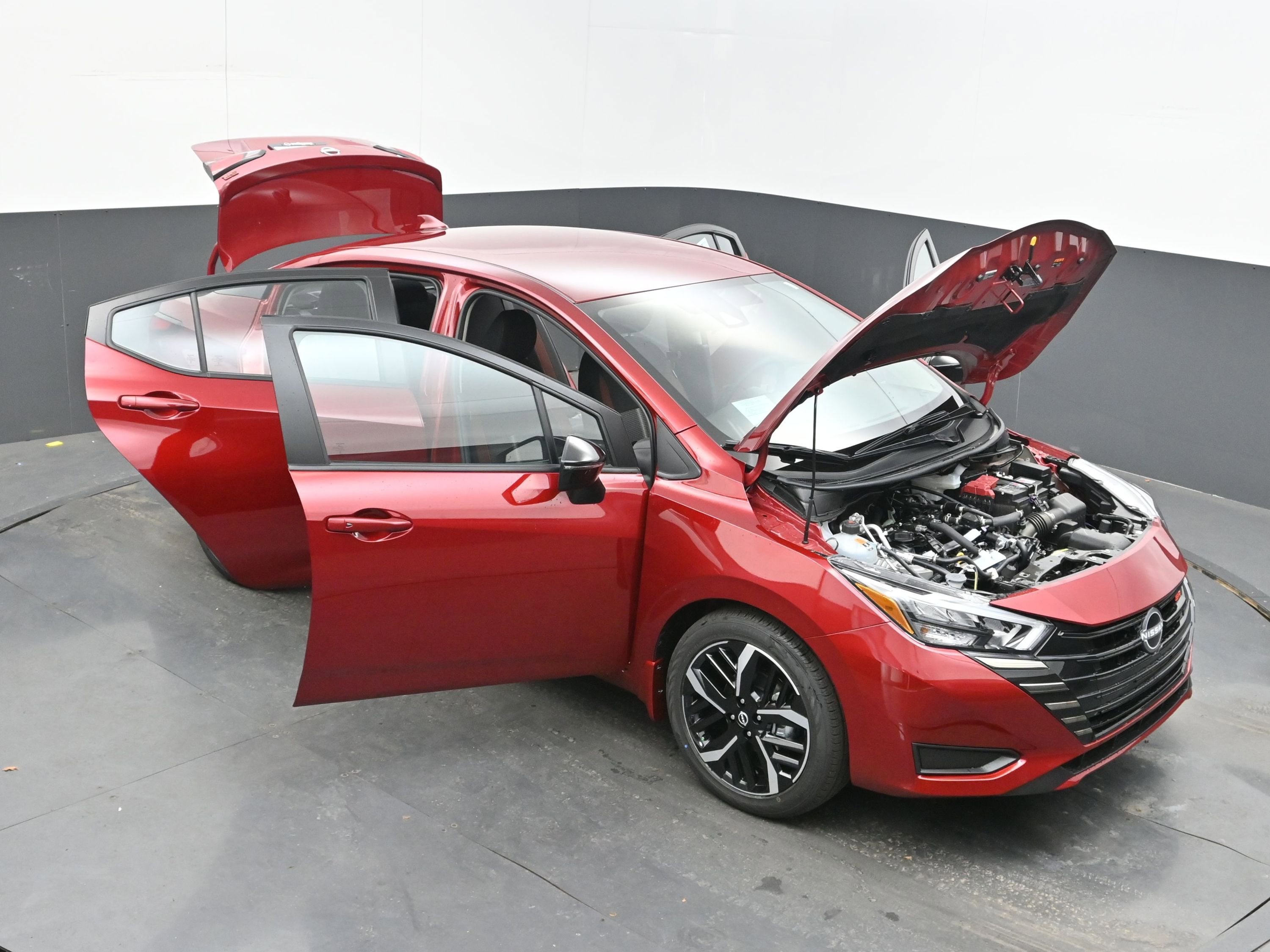 2025 Nissan VERSA SR