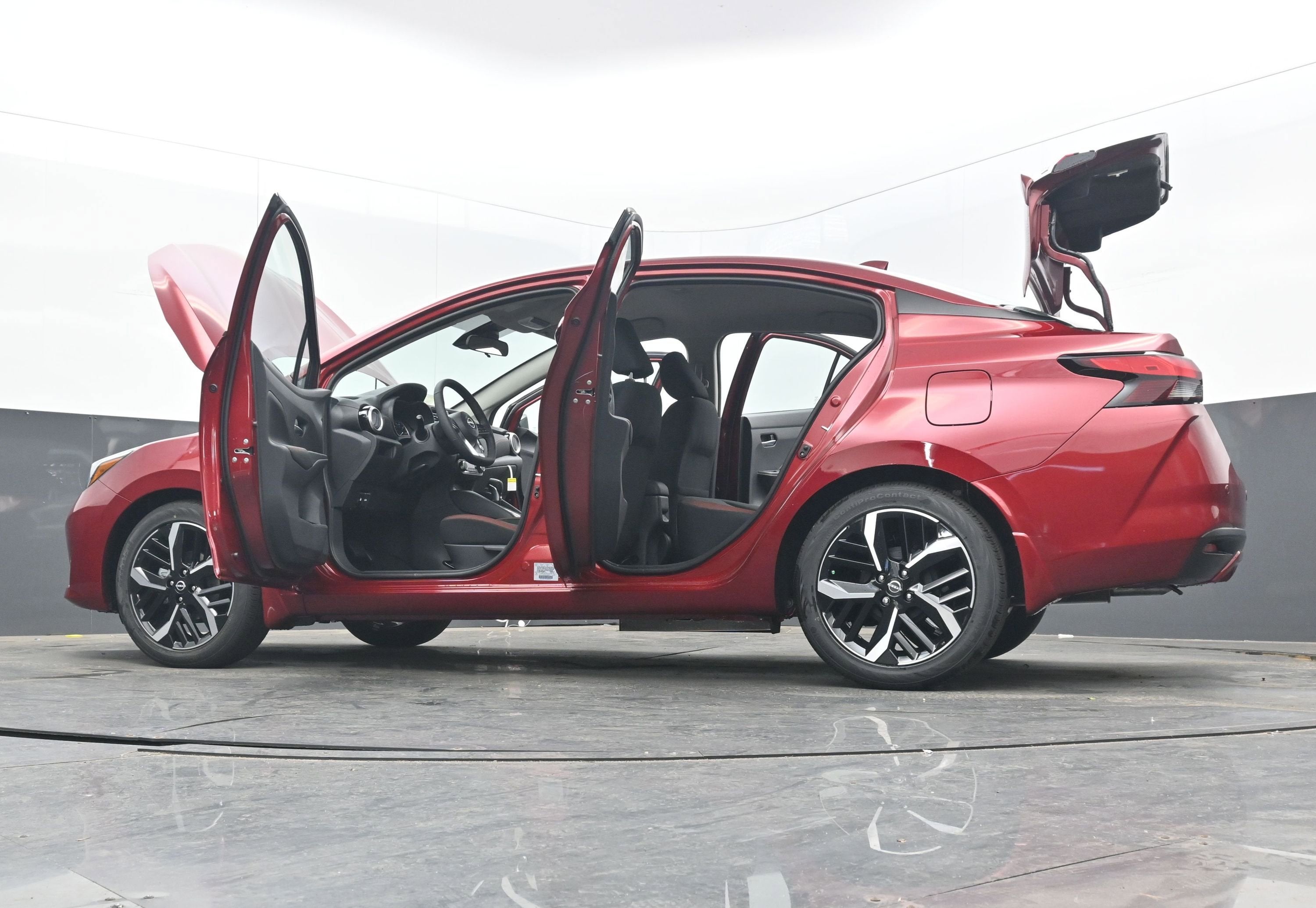 2025 Nissan VERSA SR