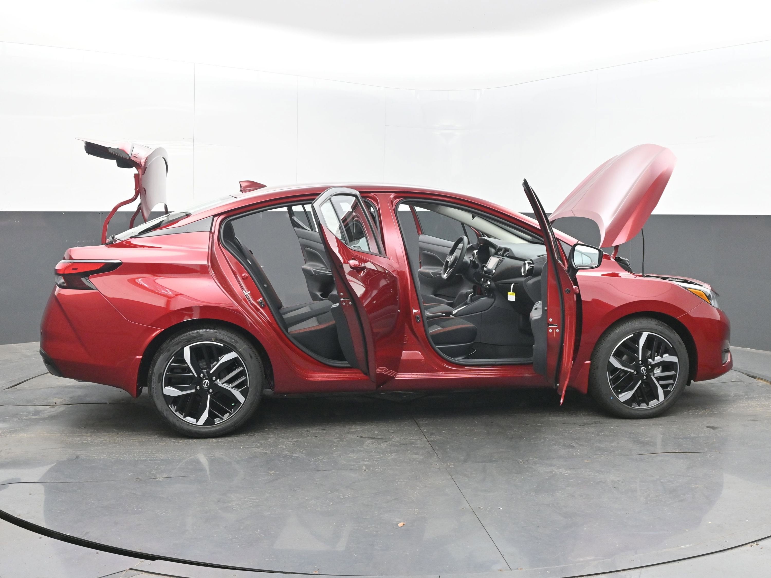 2025 Nissan VERSA SR