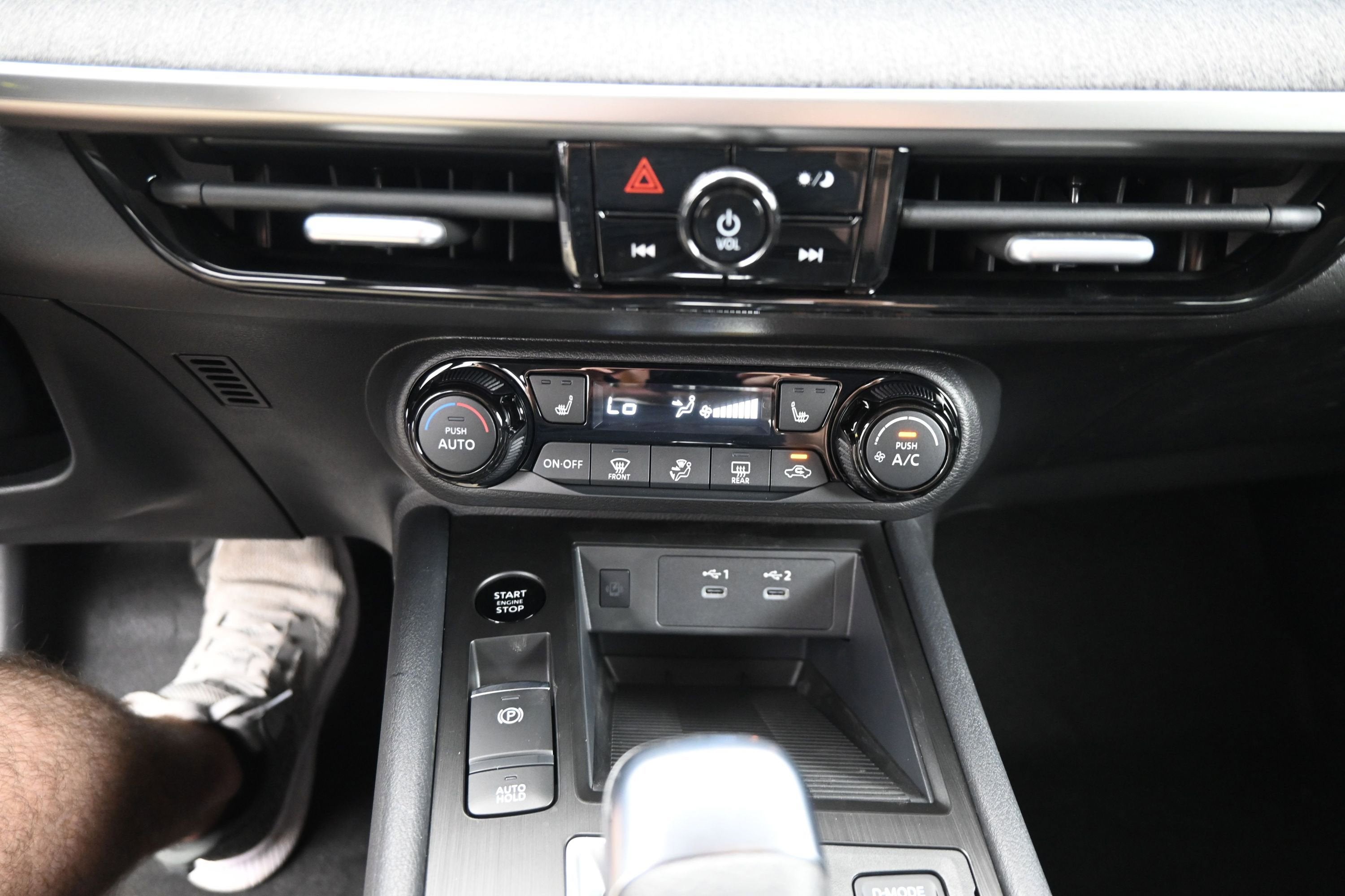 2026 Nissan KICKS SV PREMIUM