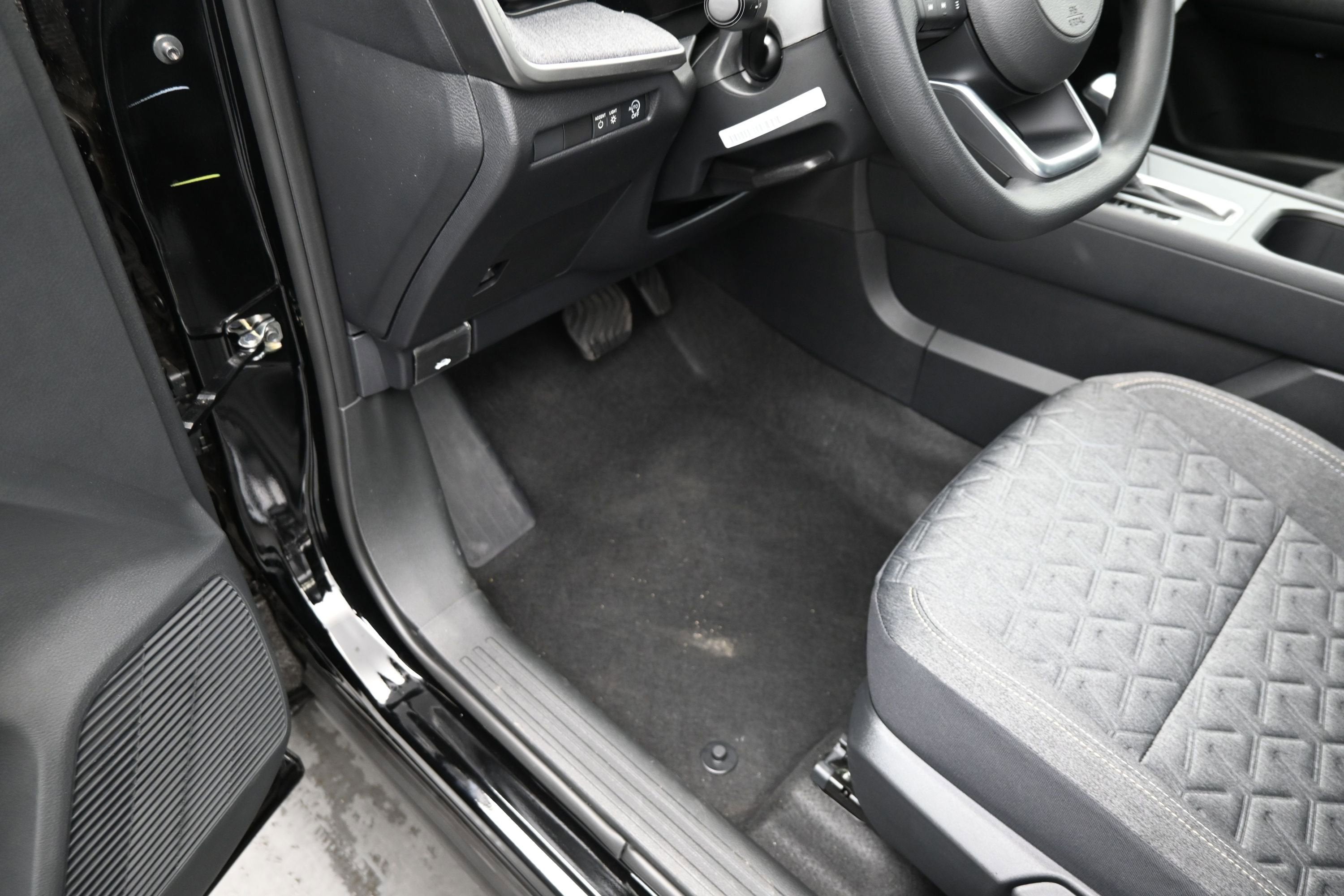 2026 Nissan KICKS SV PREMIUM