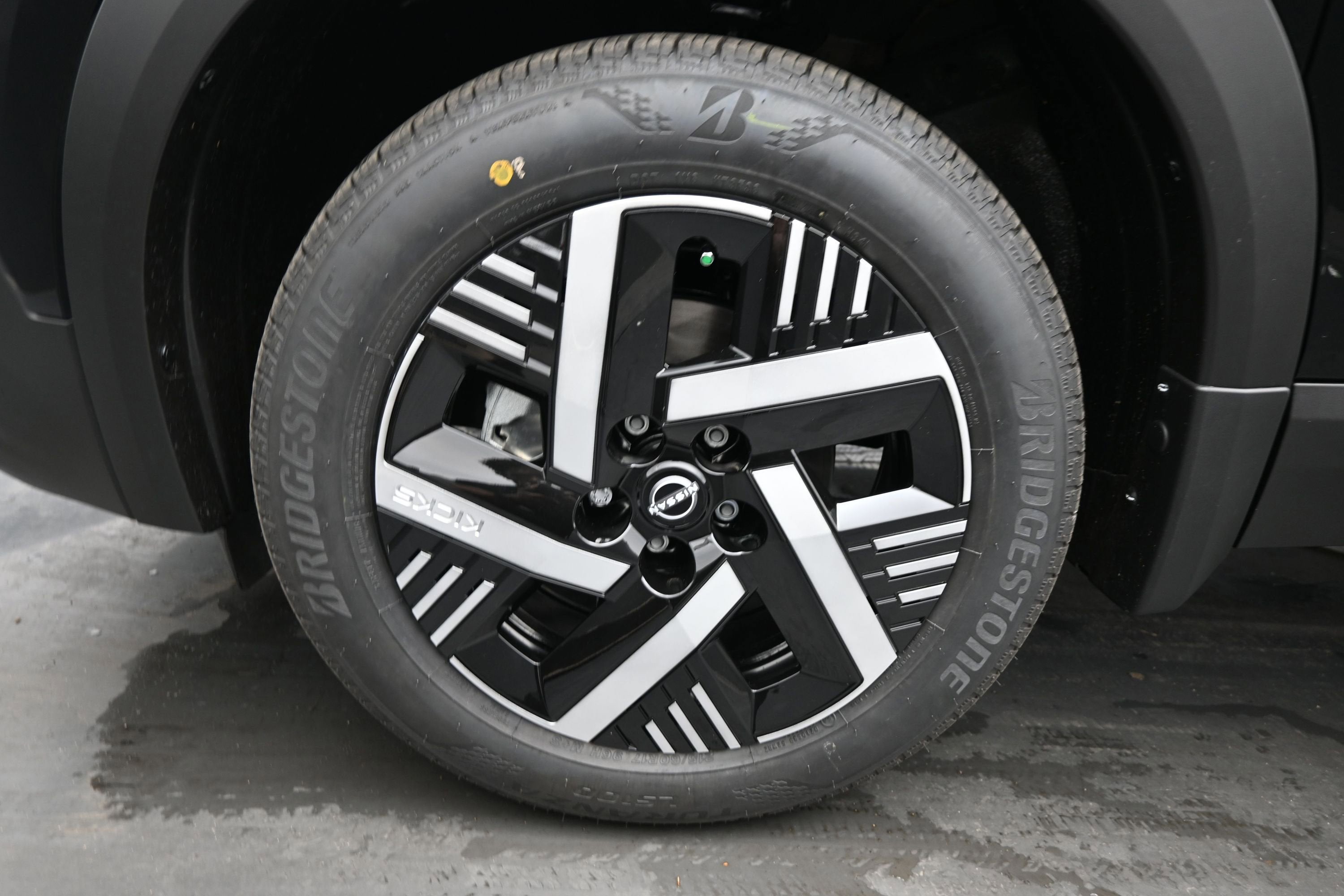 2026 Nissan KICKS SV PREMIUM
