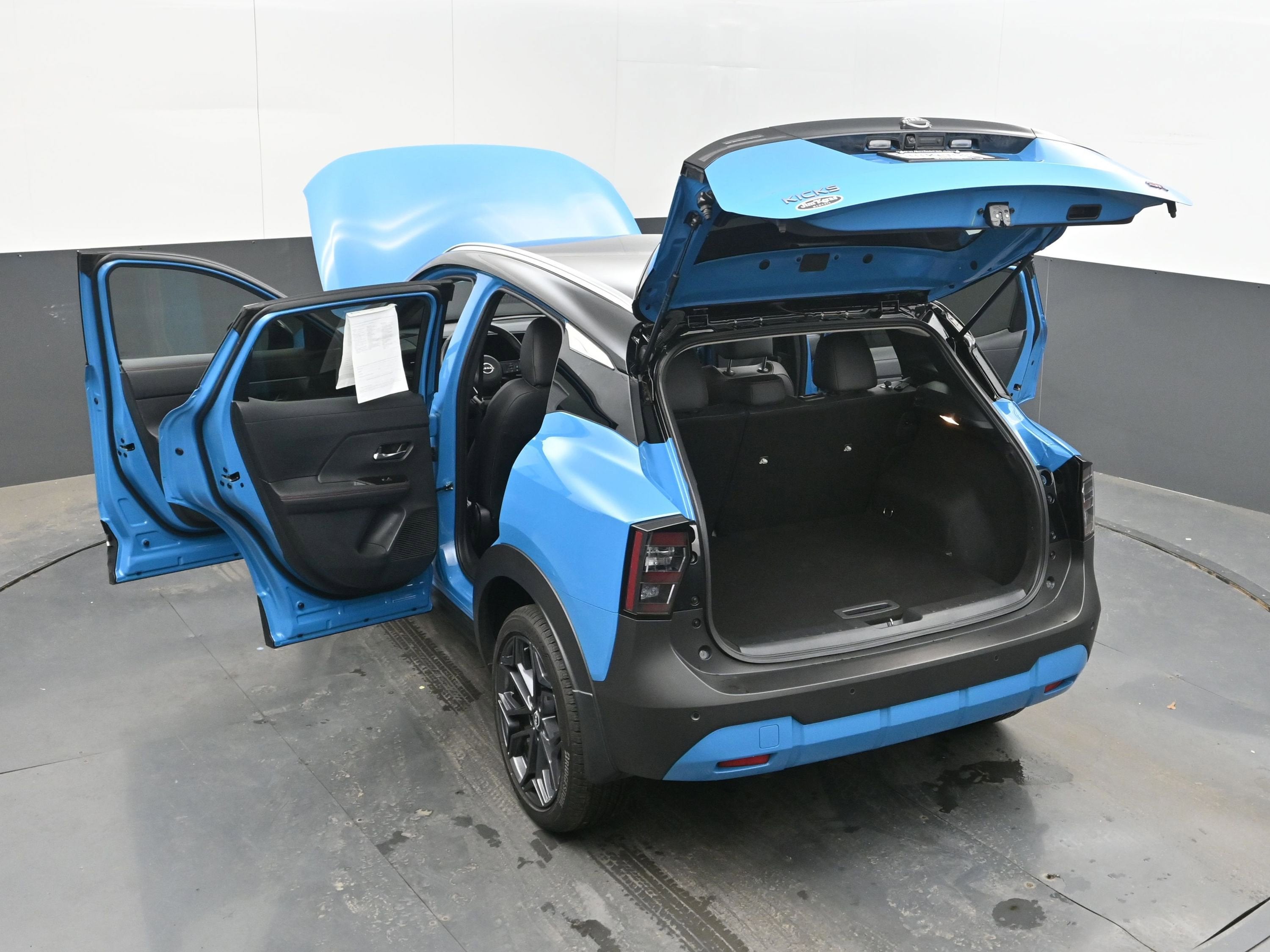 2025 Nissan Kicks SR