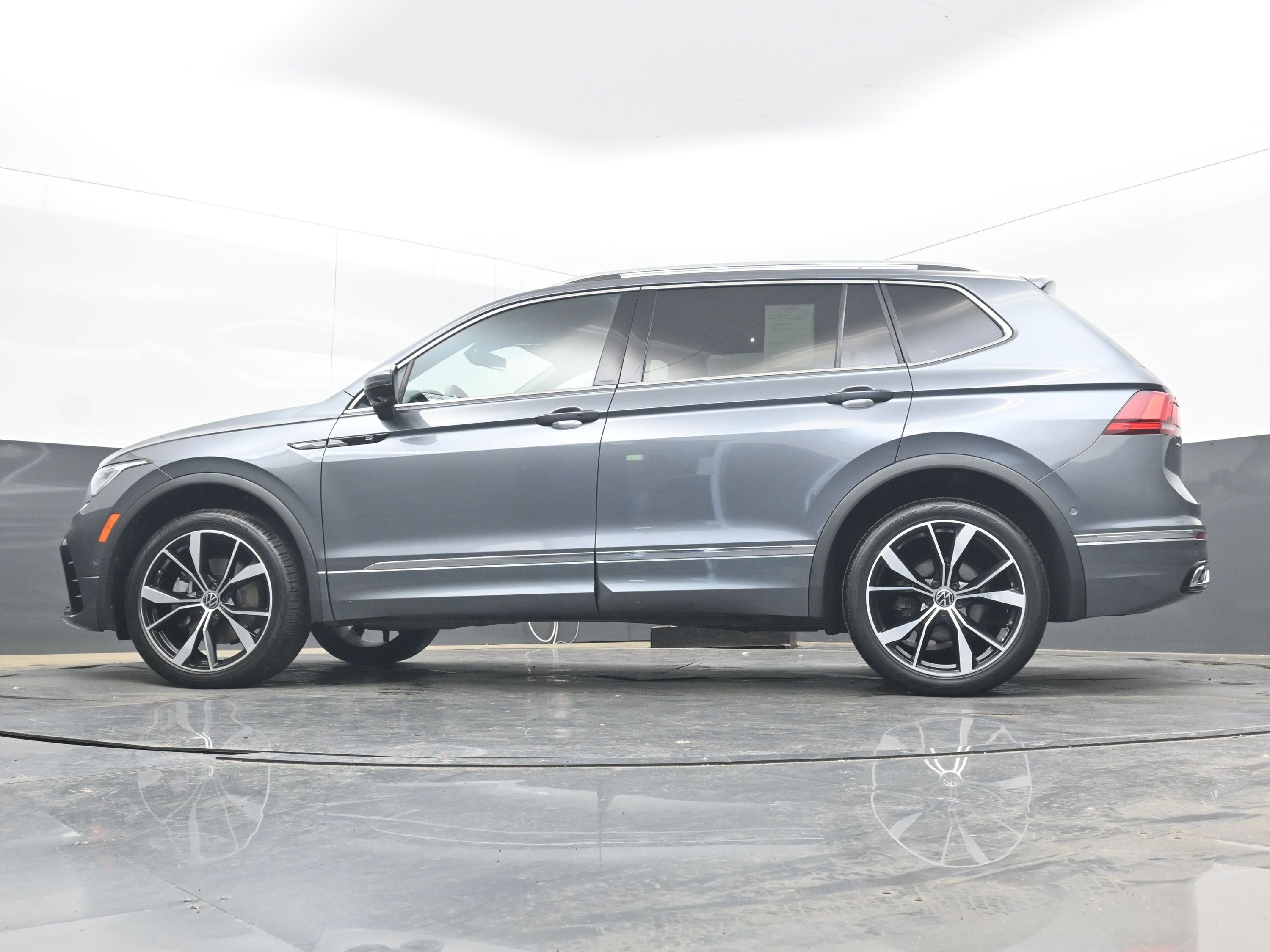2022 Volkswagen Tiguan SEL R-Line