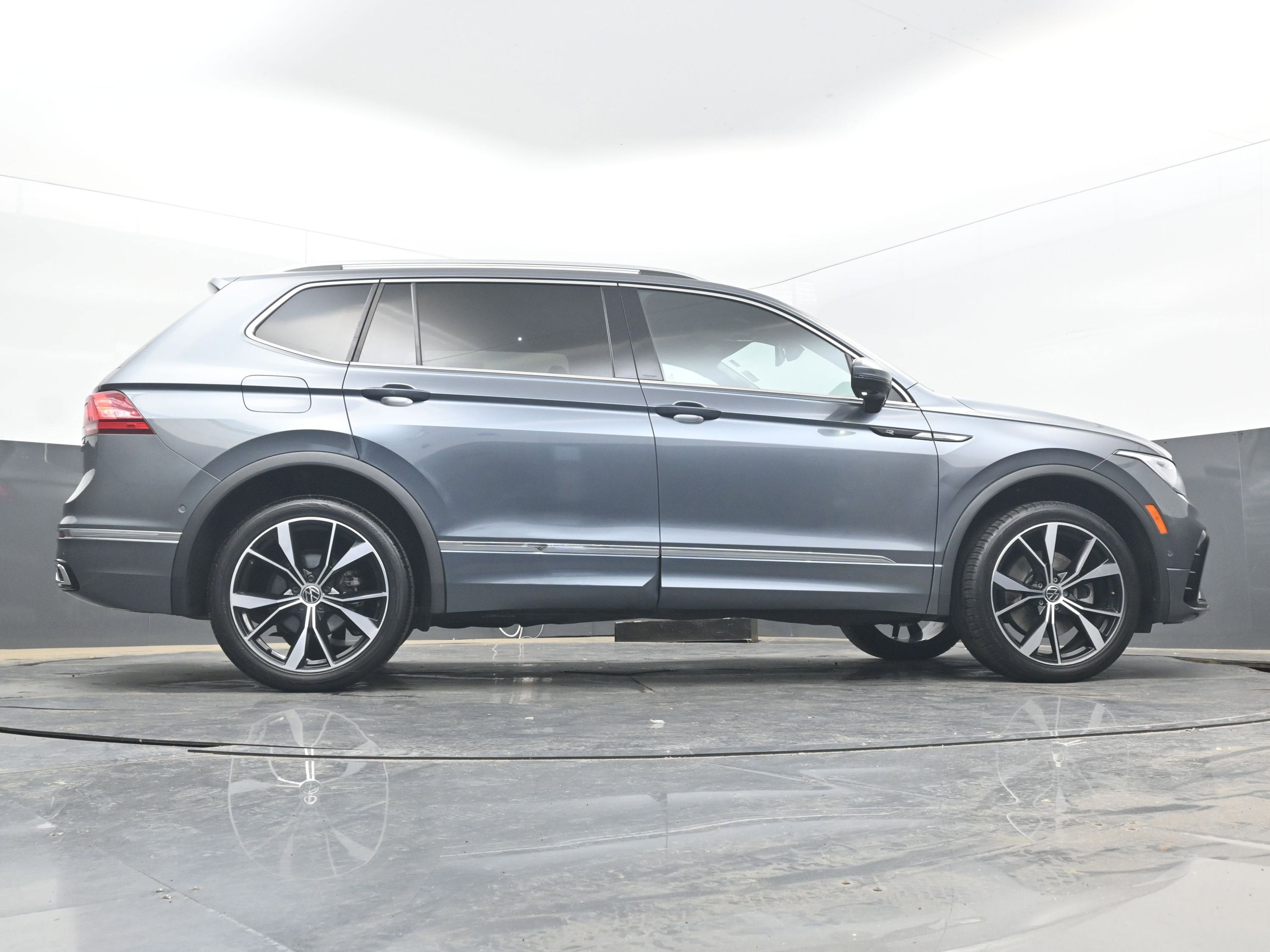2022 Volkswagen Tiguan SEL R-Line