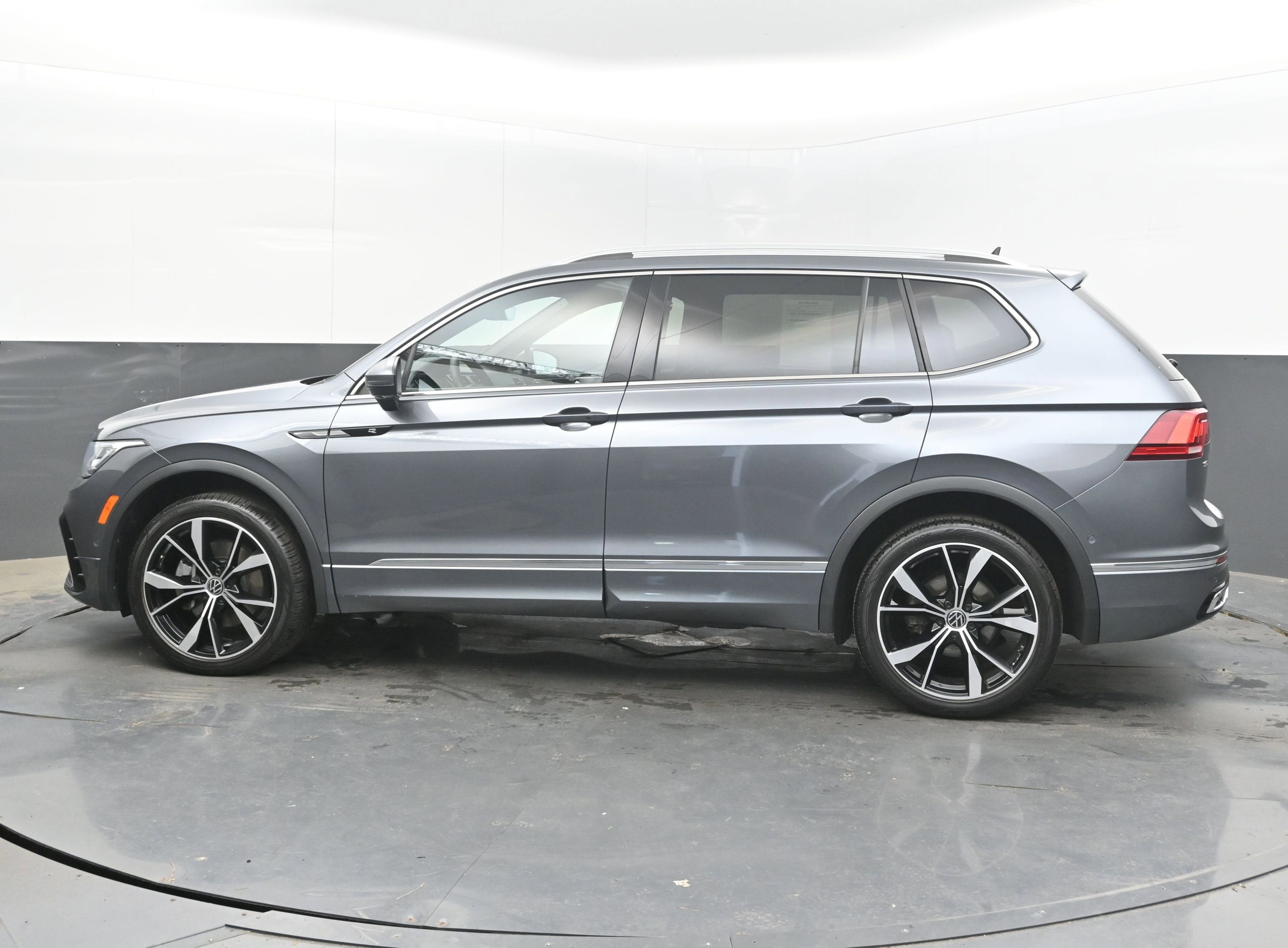 2022 Volkswagen Tiguan SEL R-Line