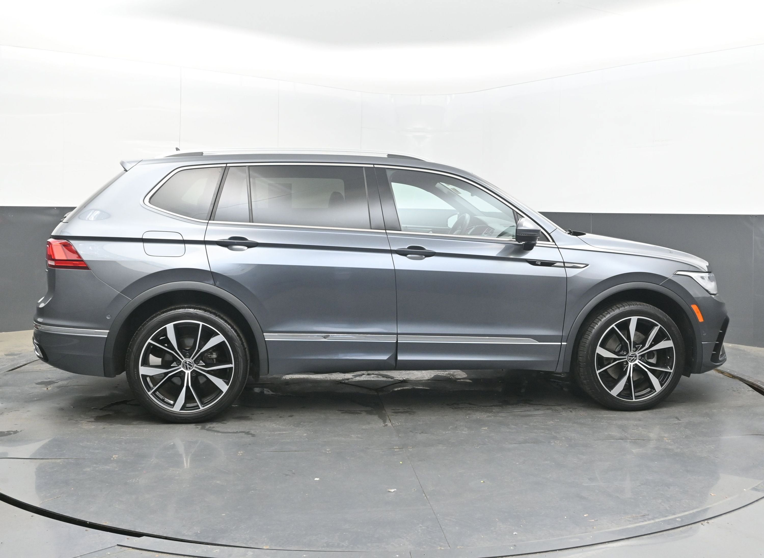 2022 Volkswagen Tiguan SEL R-Line