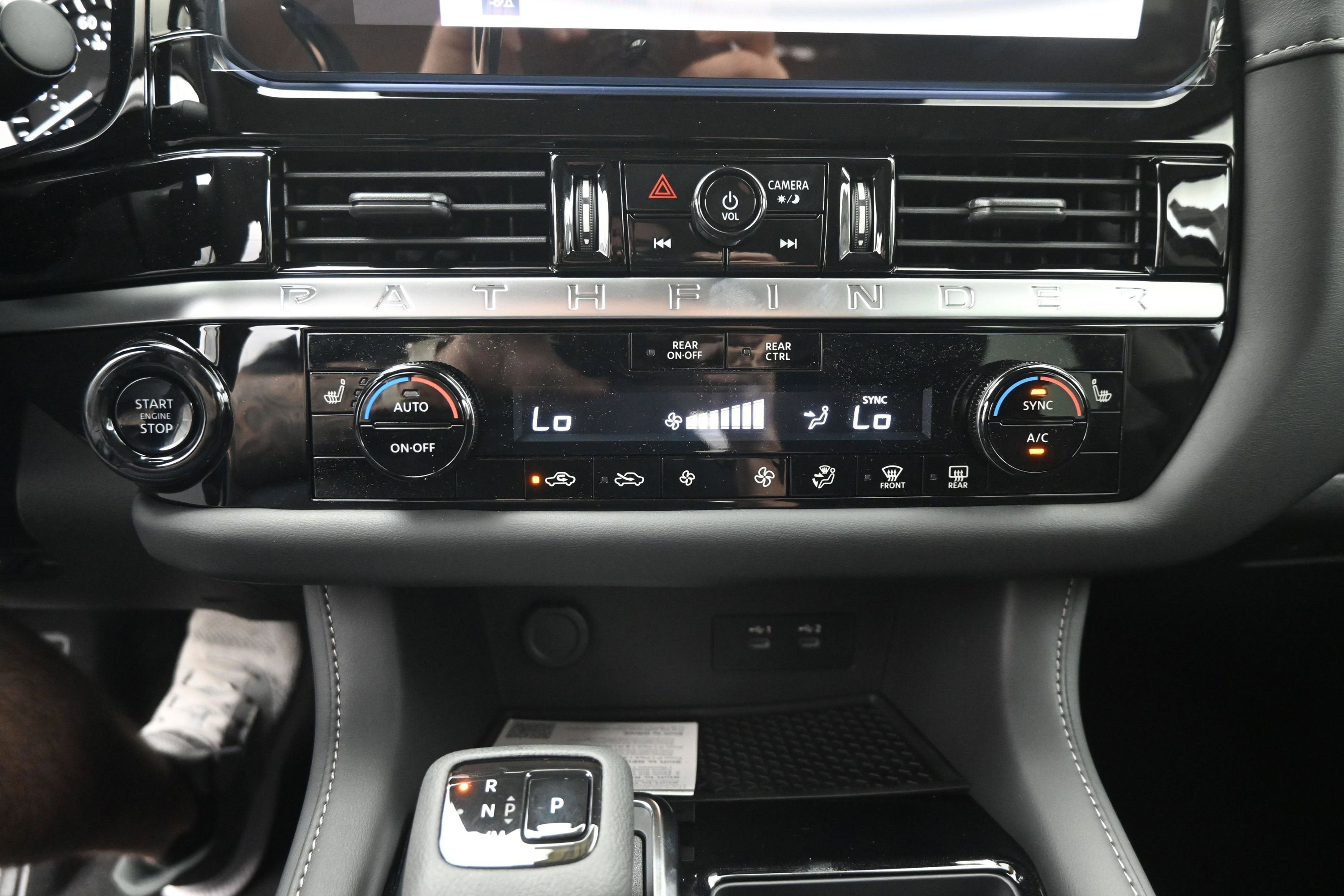 2026 Nissan PATHFINDER SV