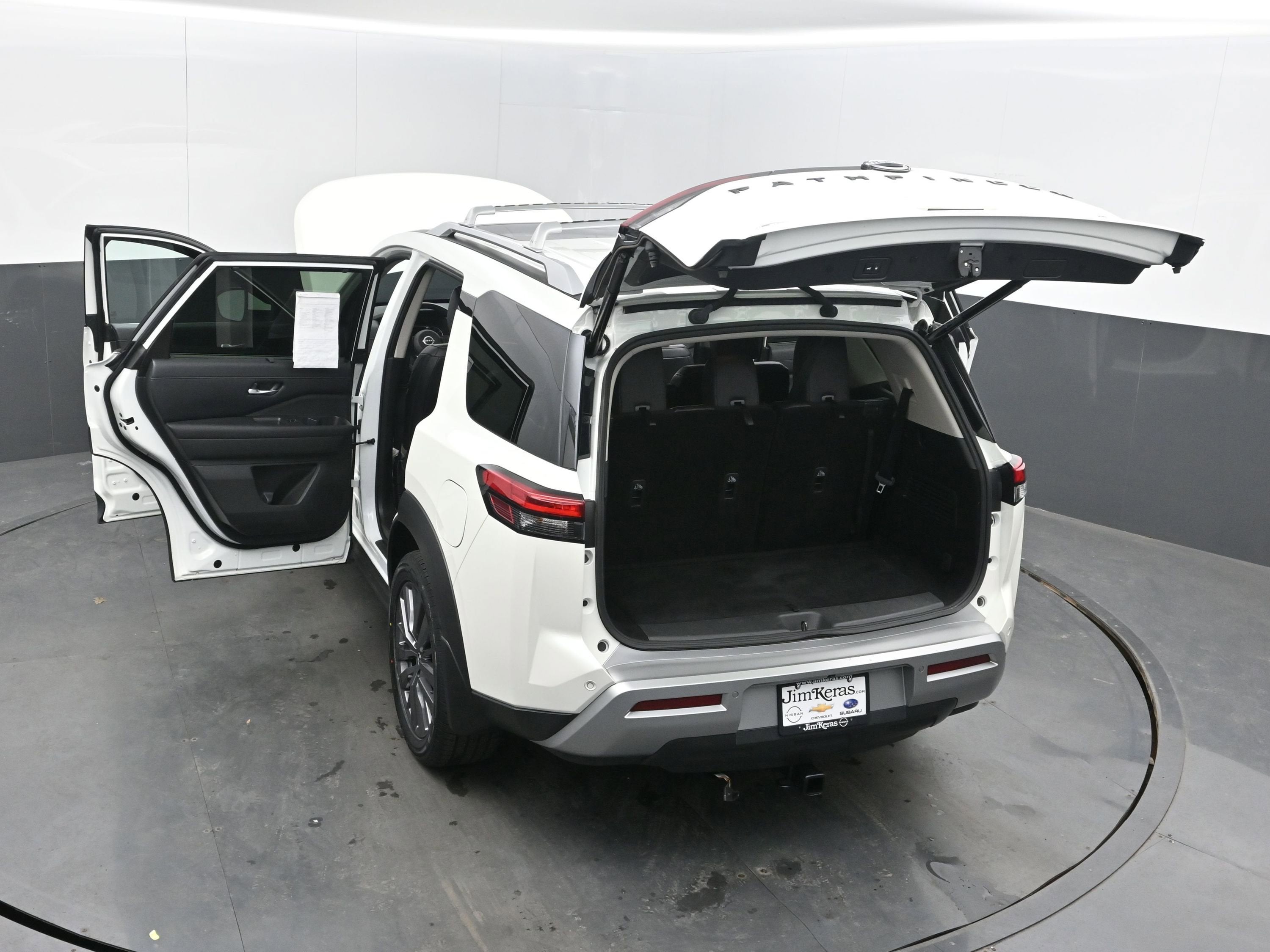 2024 Nissan Pathfinder SL