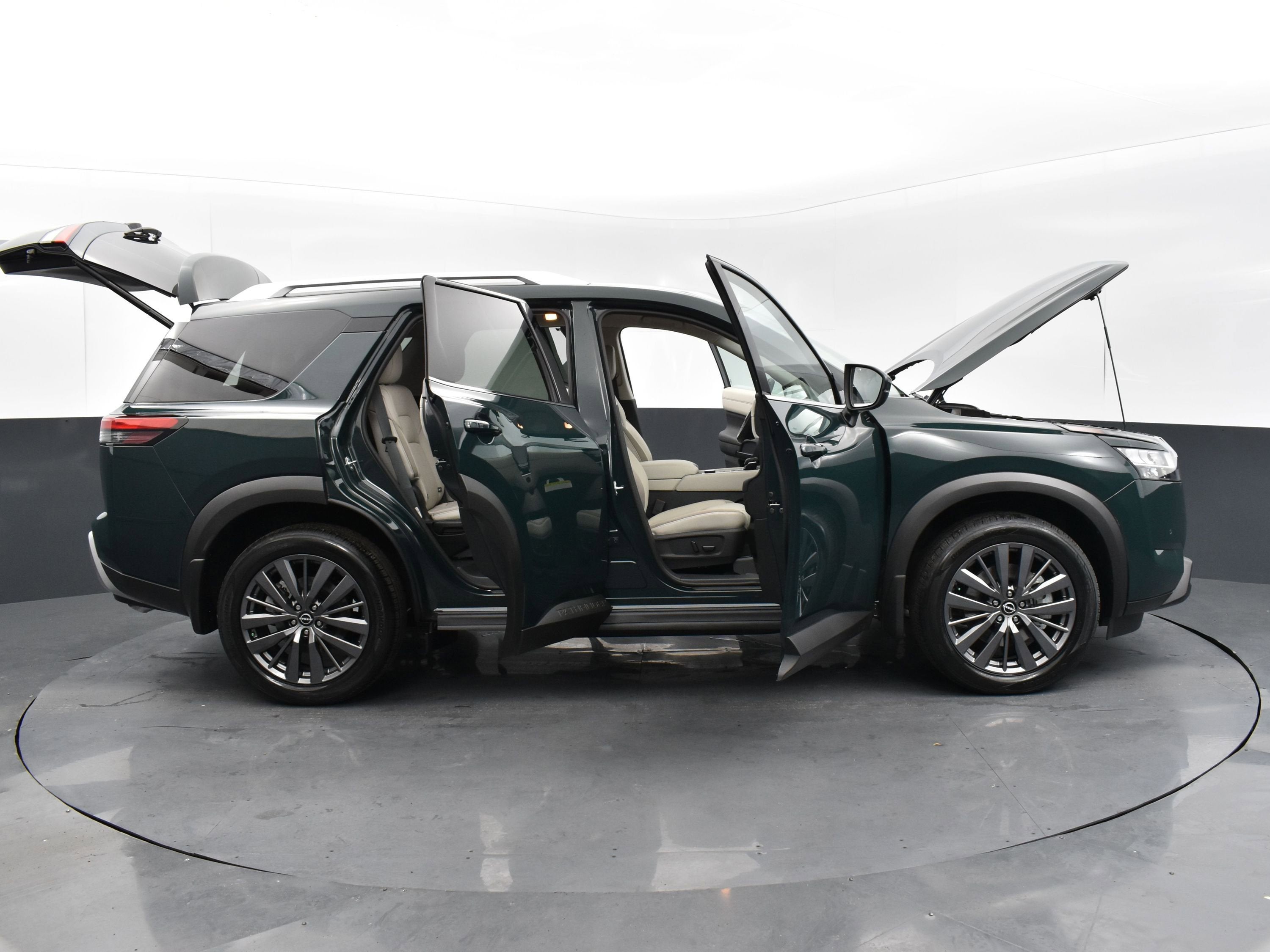 2022 Nissan Pathfinder SL