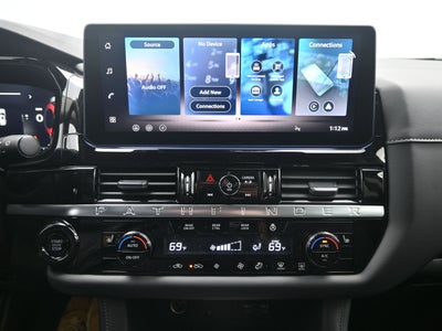 2026 Nissan PATHFINDER SL