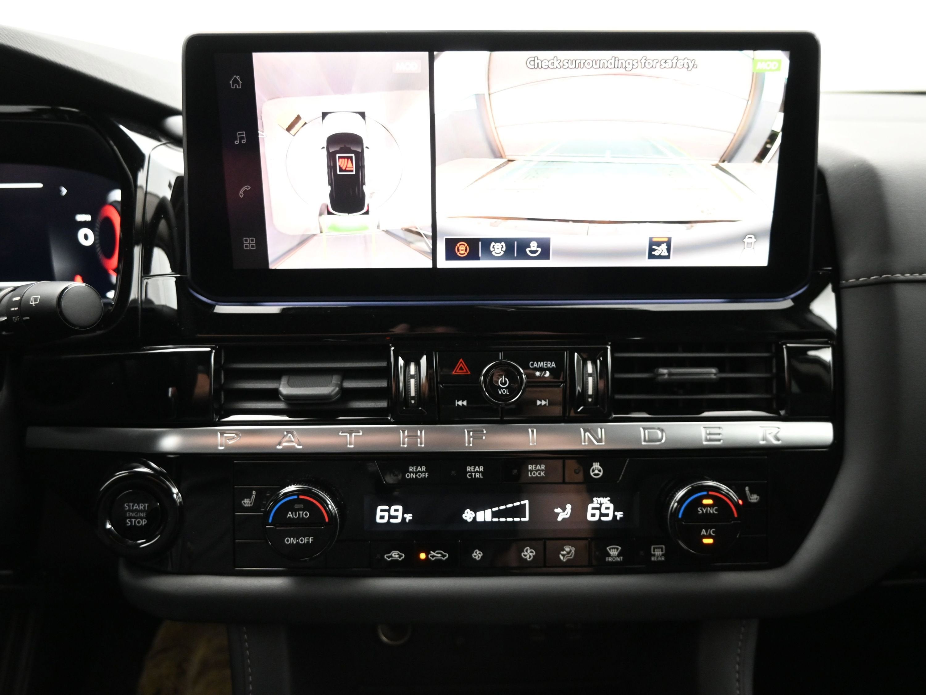 2026 Nissan PATHFINDER SL