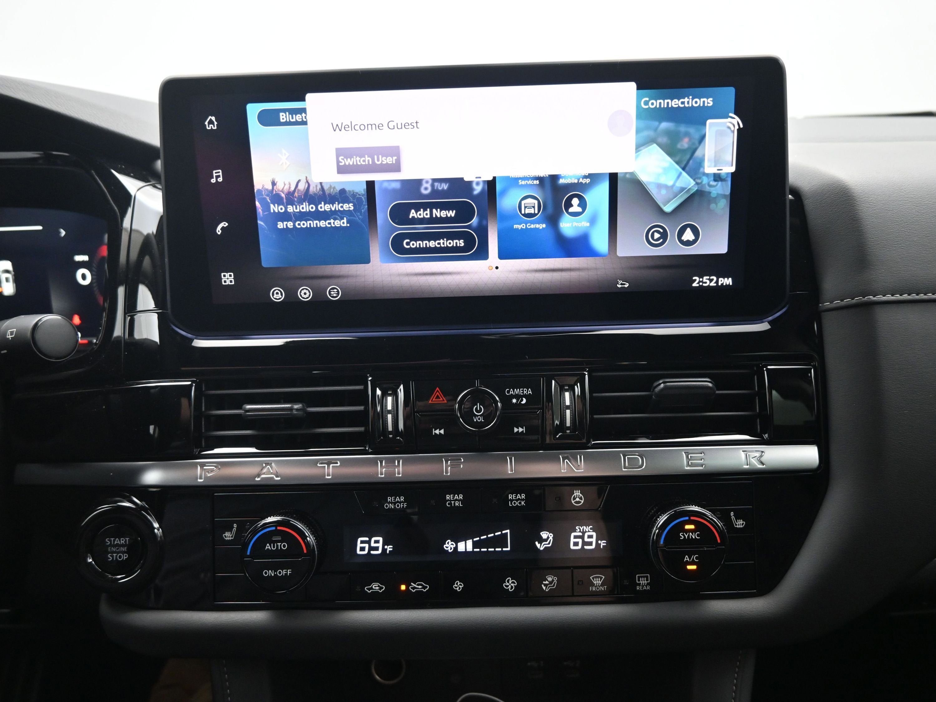 2026 Nissan PATHFINDER SL