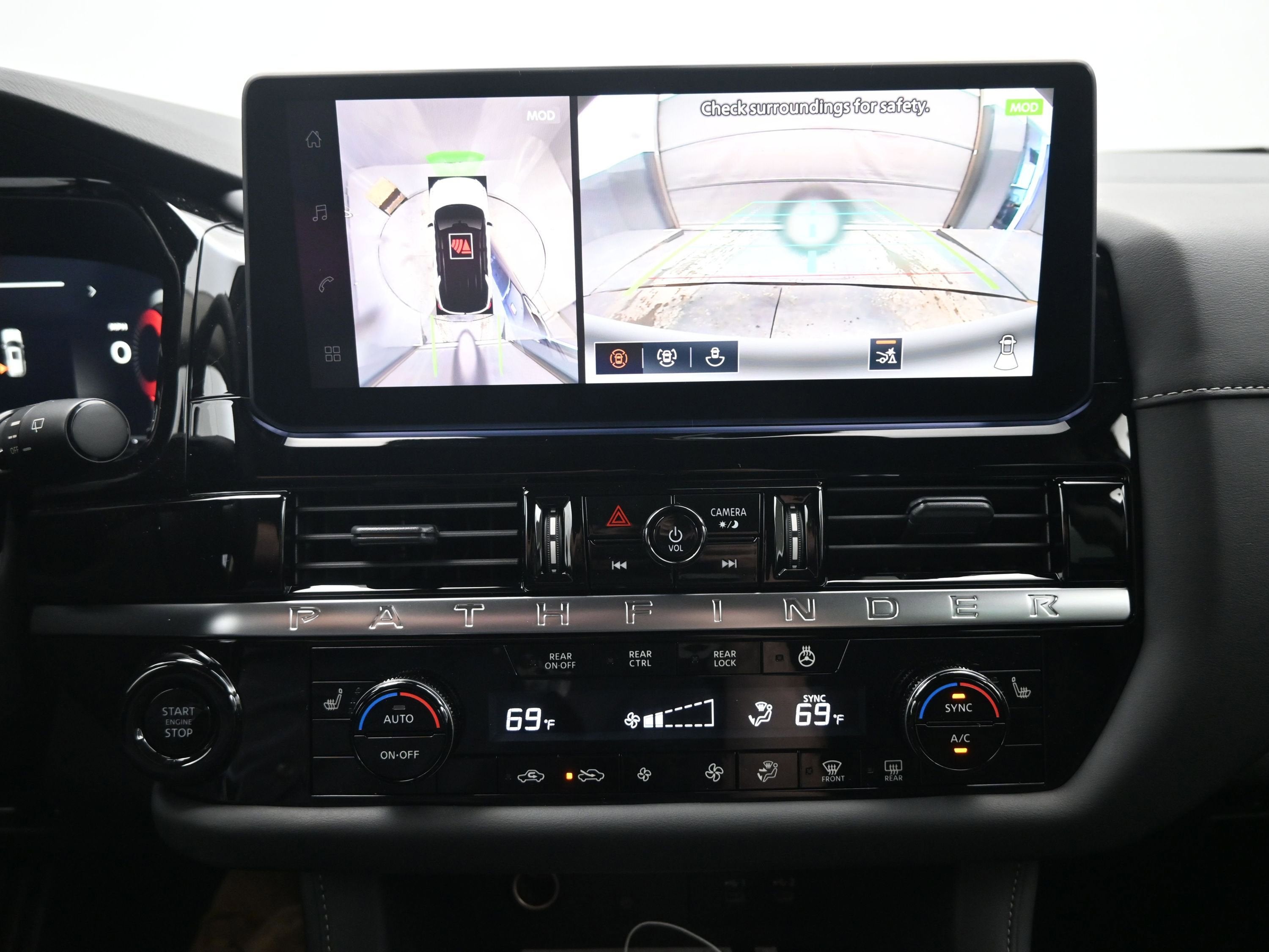 2026 Nissan PATHFINDER SL