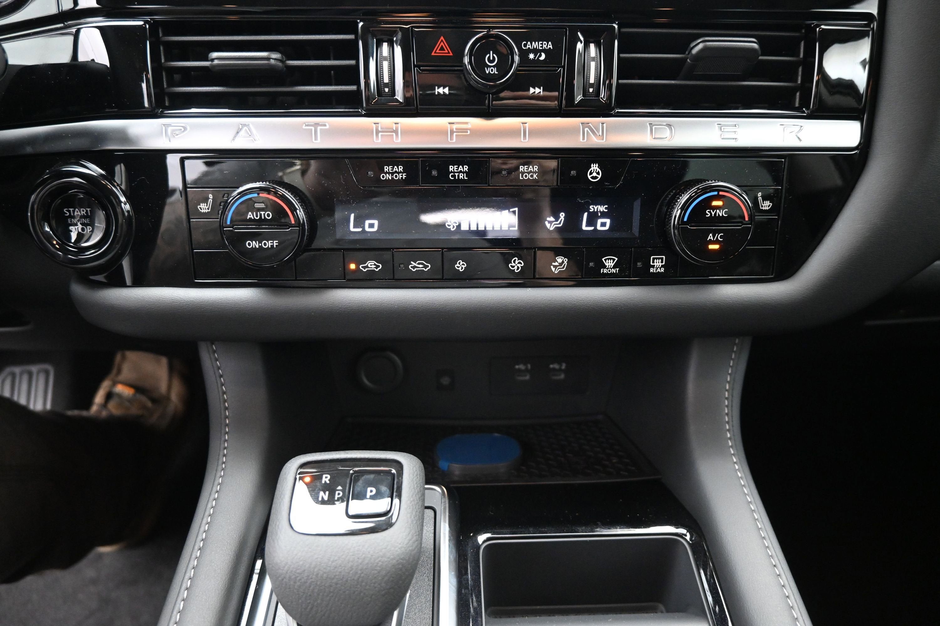 2026 Nissan PATHFINDER SL