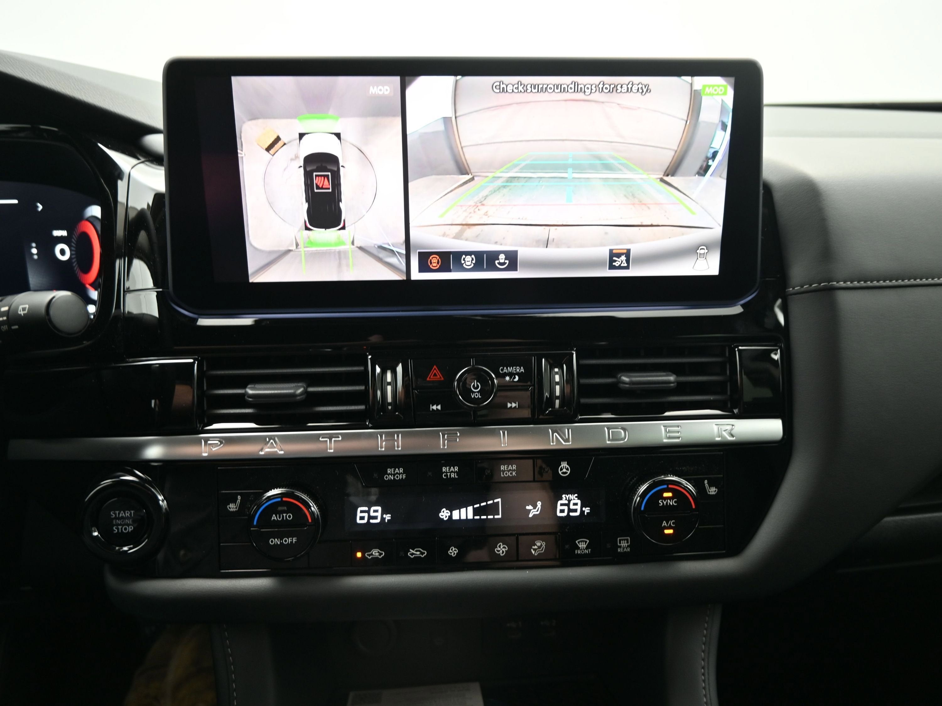 2026 Nissan PATHFINDER SL