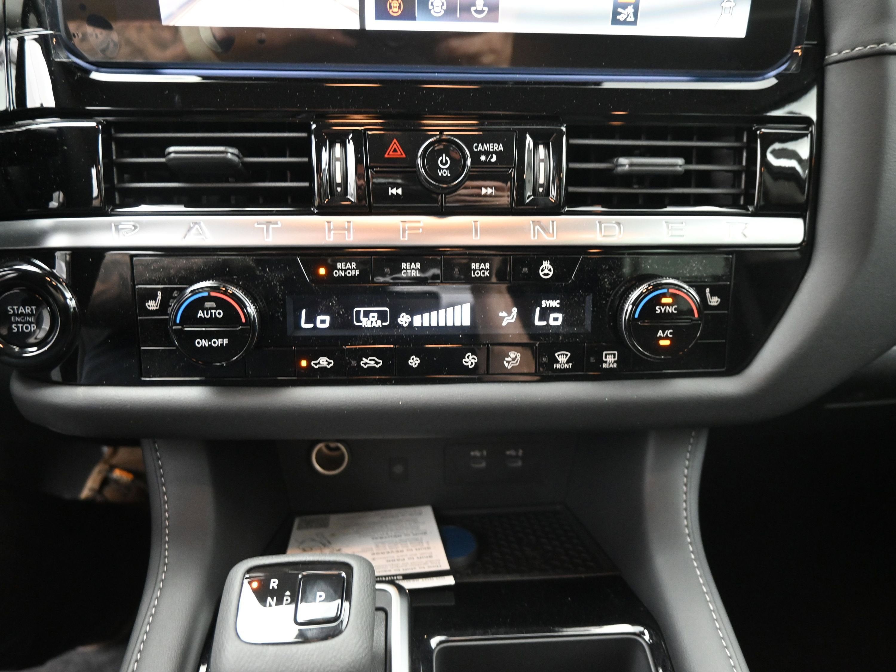 2026 Nissan PATHFINDER SL