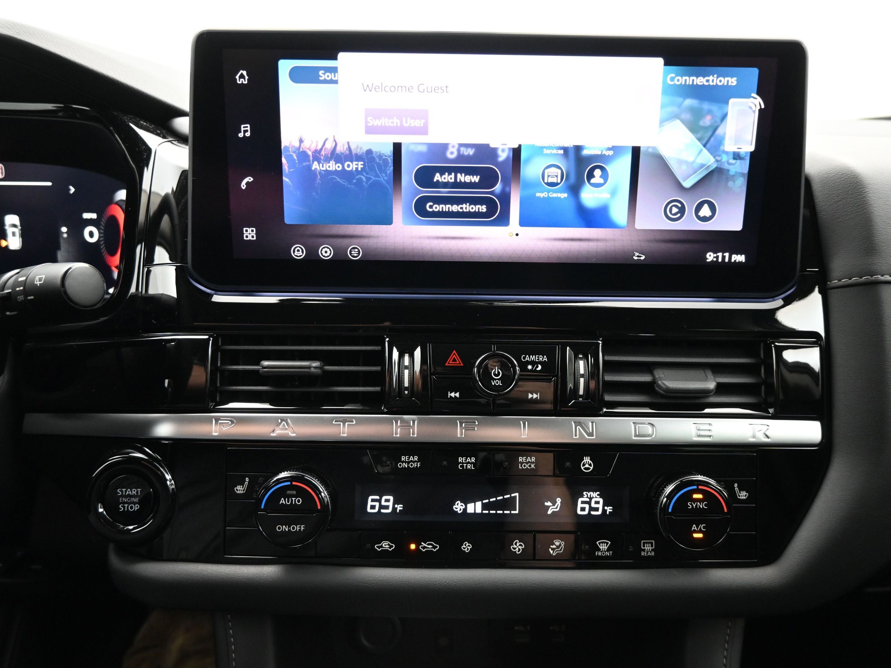 2026 Nissan PATHFINDER SL