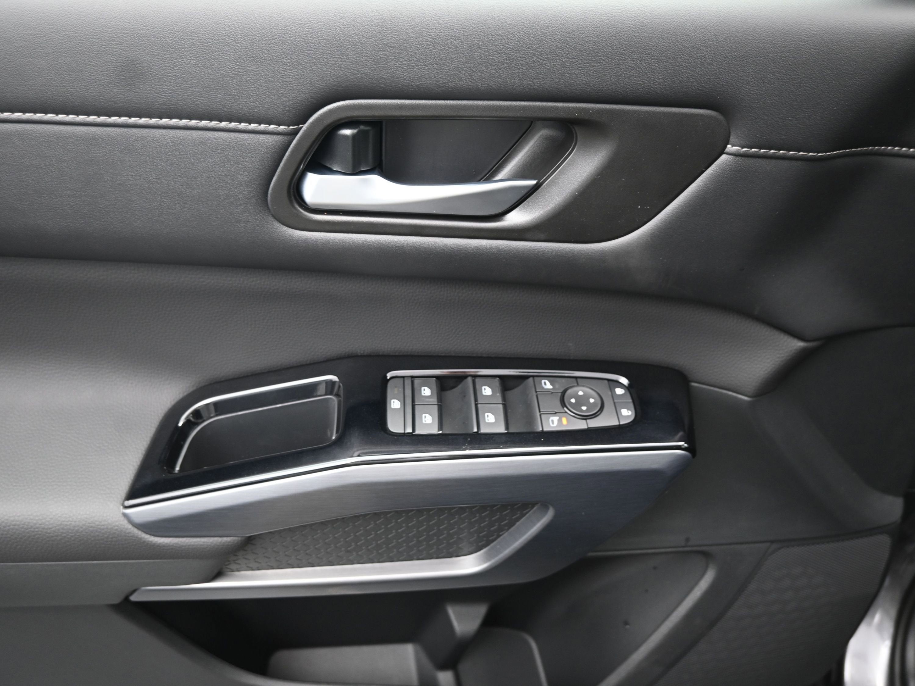 2026 Nissan PATHFINDER SL PREMIUM