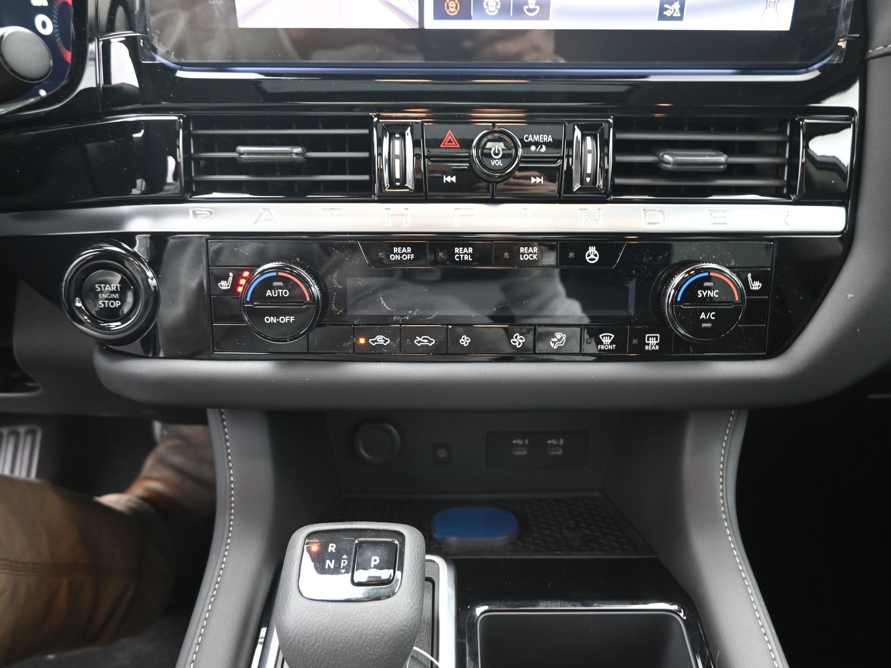 2026 Nissan PATHFINDER SL PREMIUM